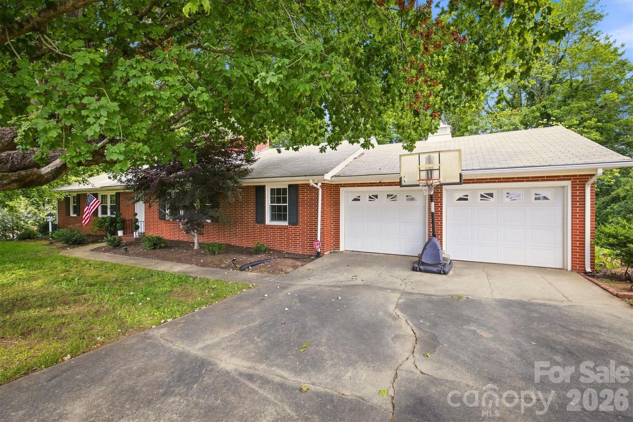 Single Family Residence at 1009 Randolph Circle SE, Lenoir, photo 4 of 33