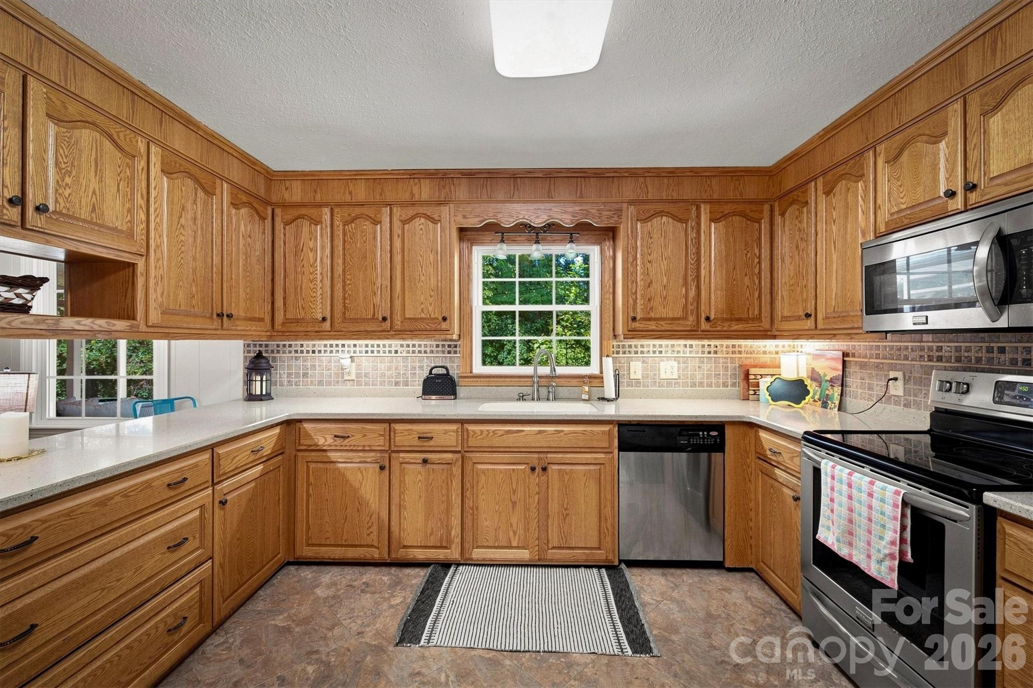 Single Family Residence at 1009 Randolph Circle SE, Lenoir, photo 6 of 33