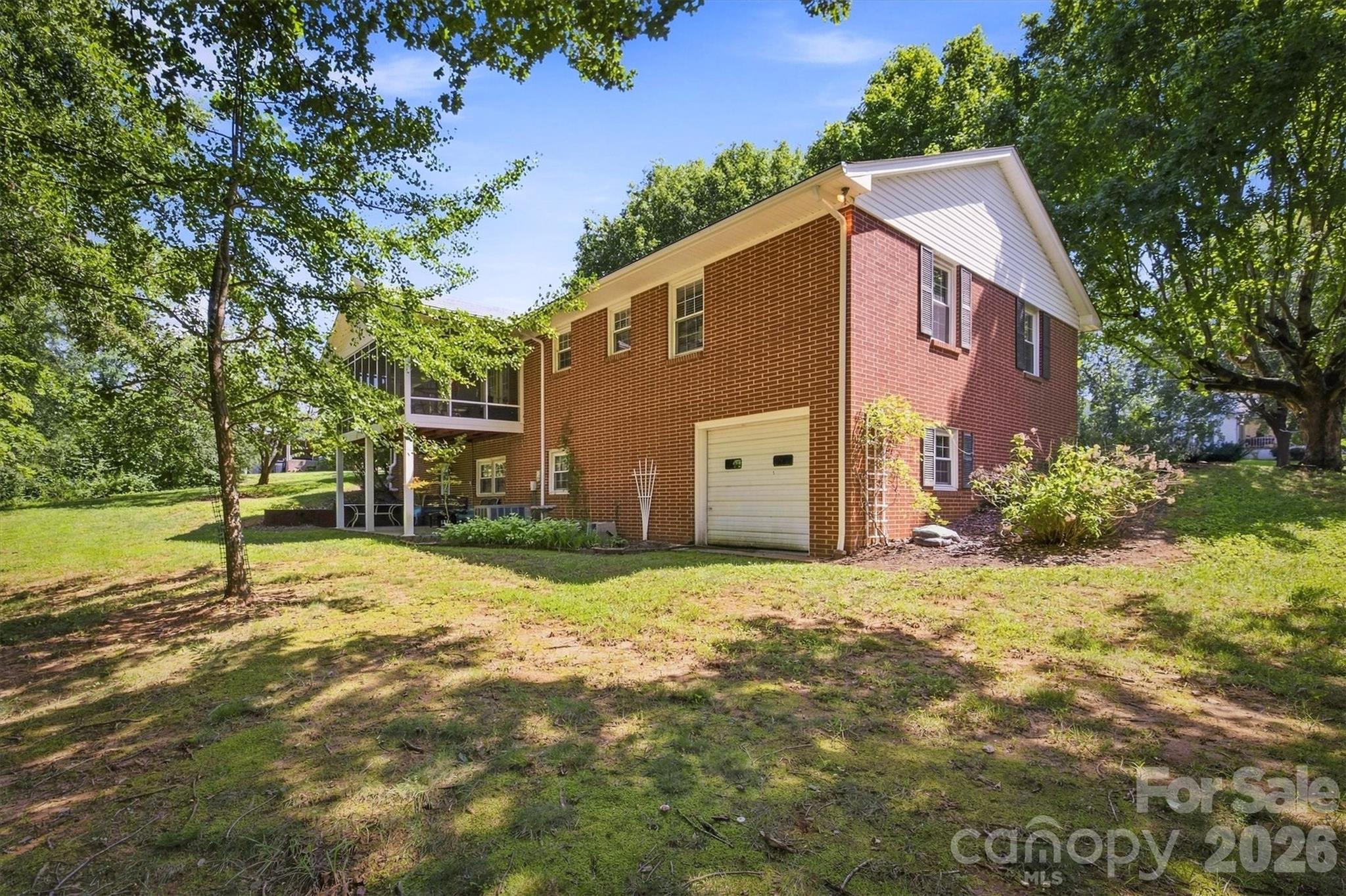 Single Family Residence at 1009 Randolph Circle SE, Lenoir, photo 10 of 33