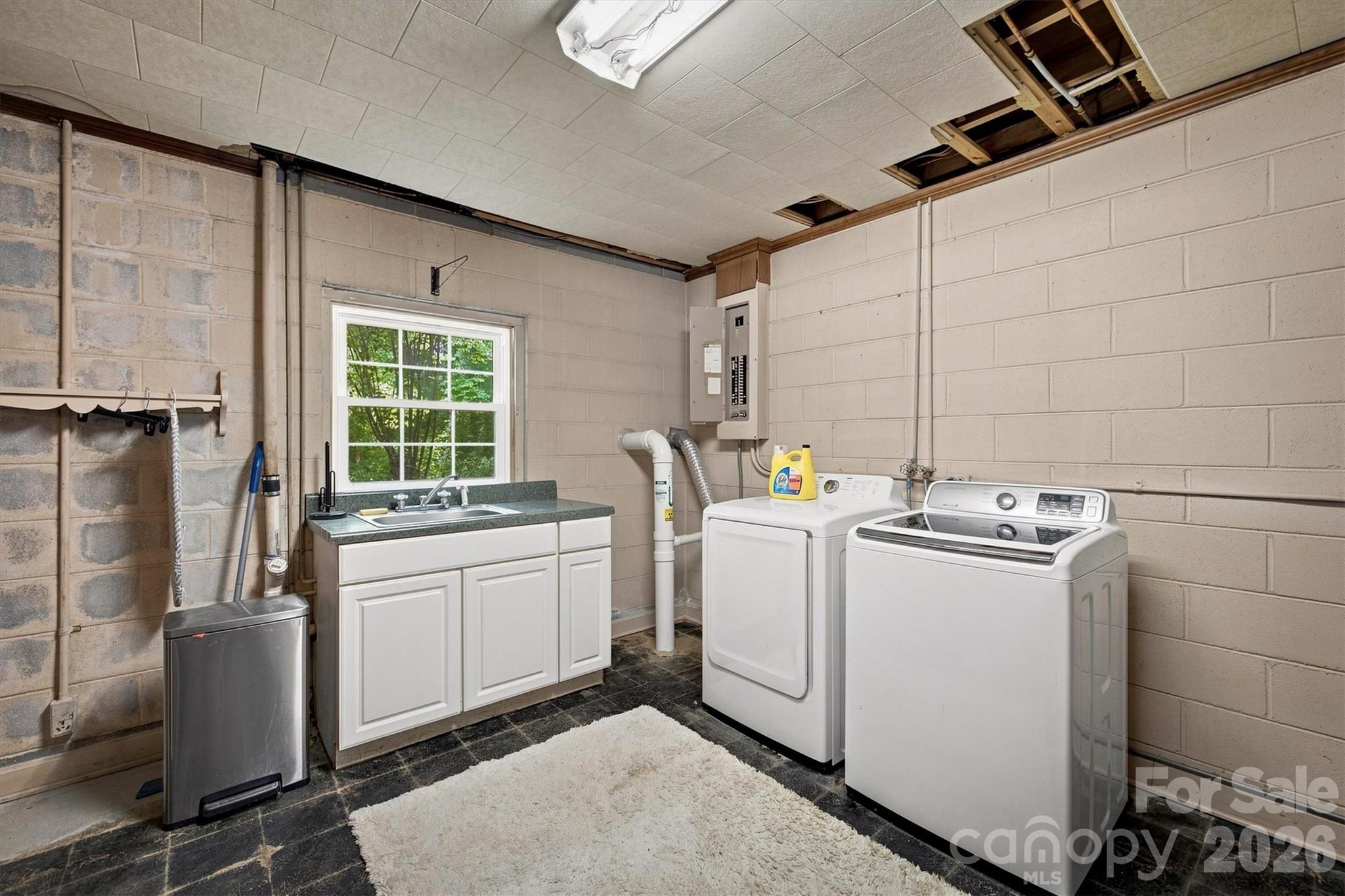 Single Family Residence at 1009 Randolph Circle SE, Lenoir, photo 27 of 33