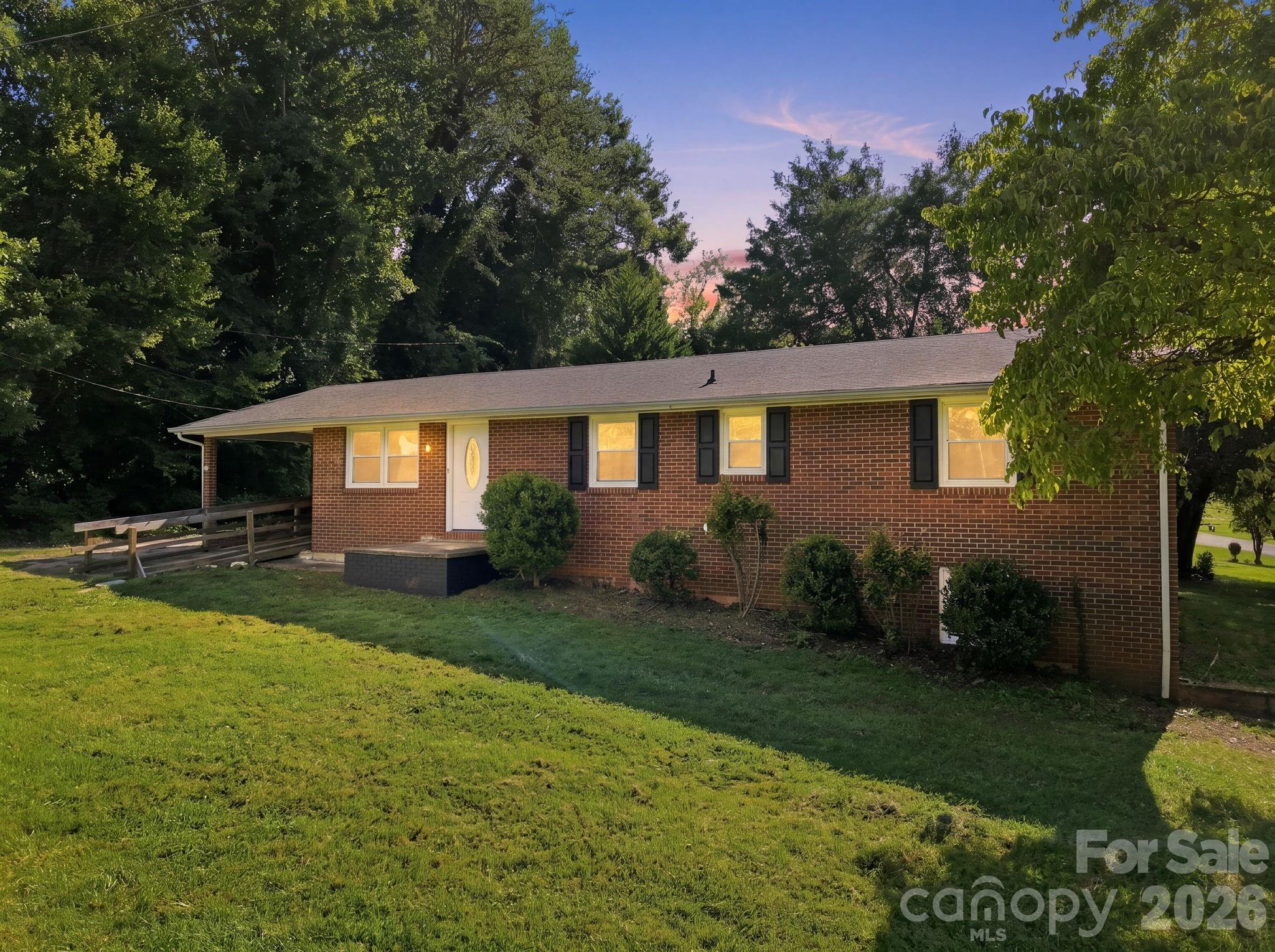 Single Family Residence at 1021 S Caldwell Avenue, Newton, photo 2 of 40