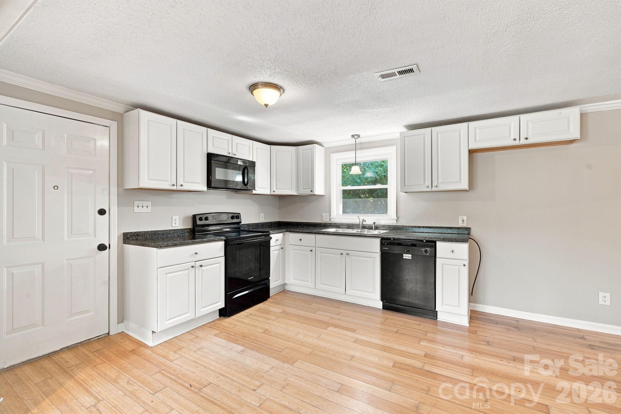 Kitchen with open concept - 1021 S Caldwell Avenue, Newton