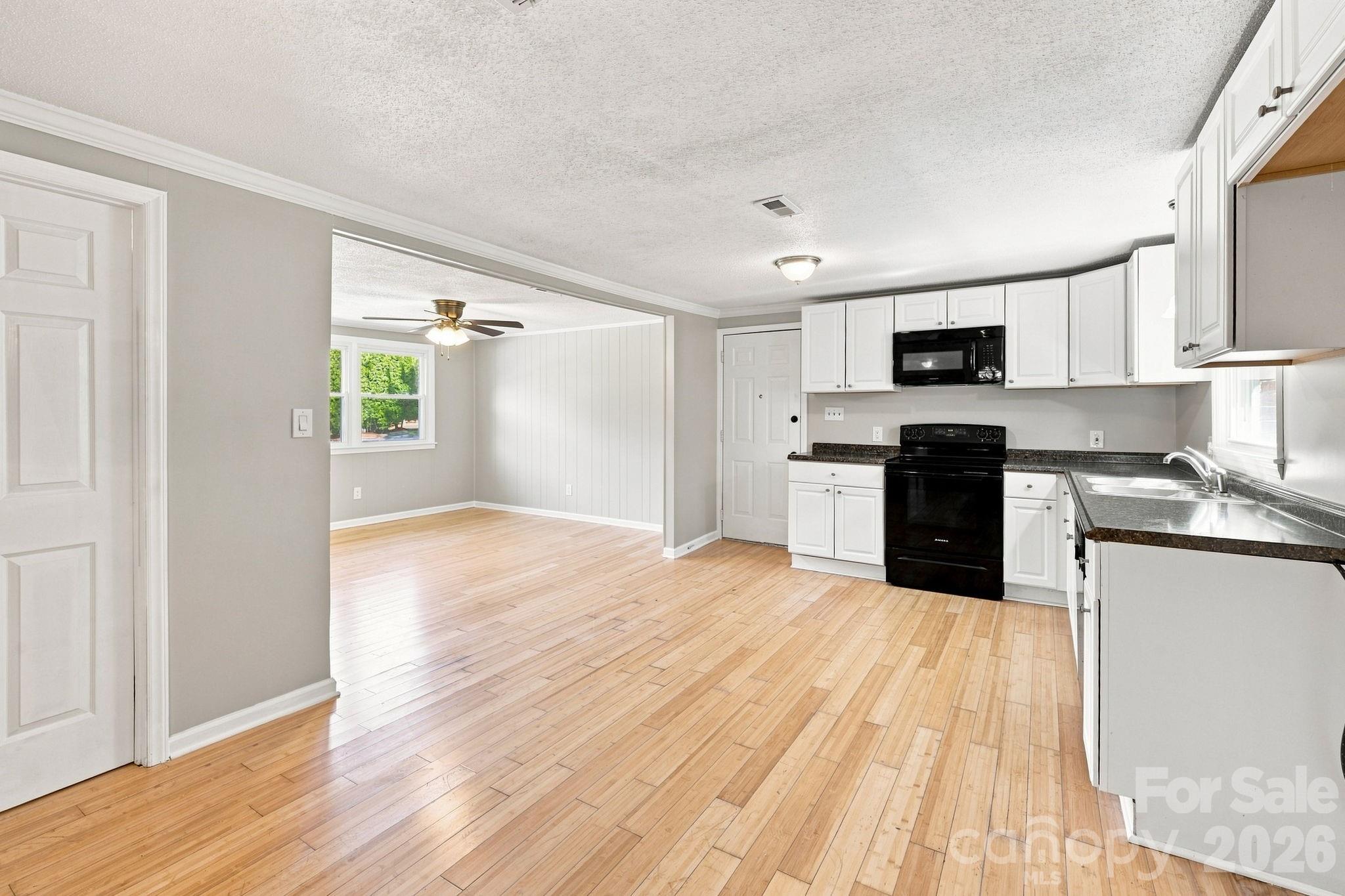 Single Family Residence at 1021 S Caldwell Avenue, Newton, photo 4 of 40