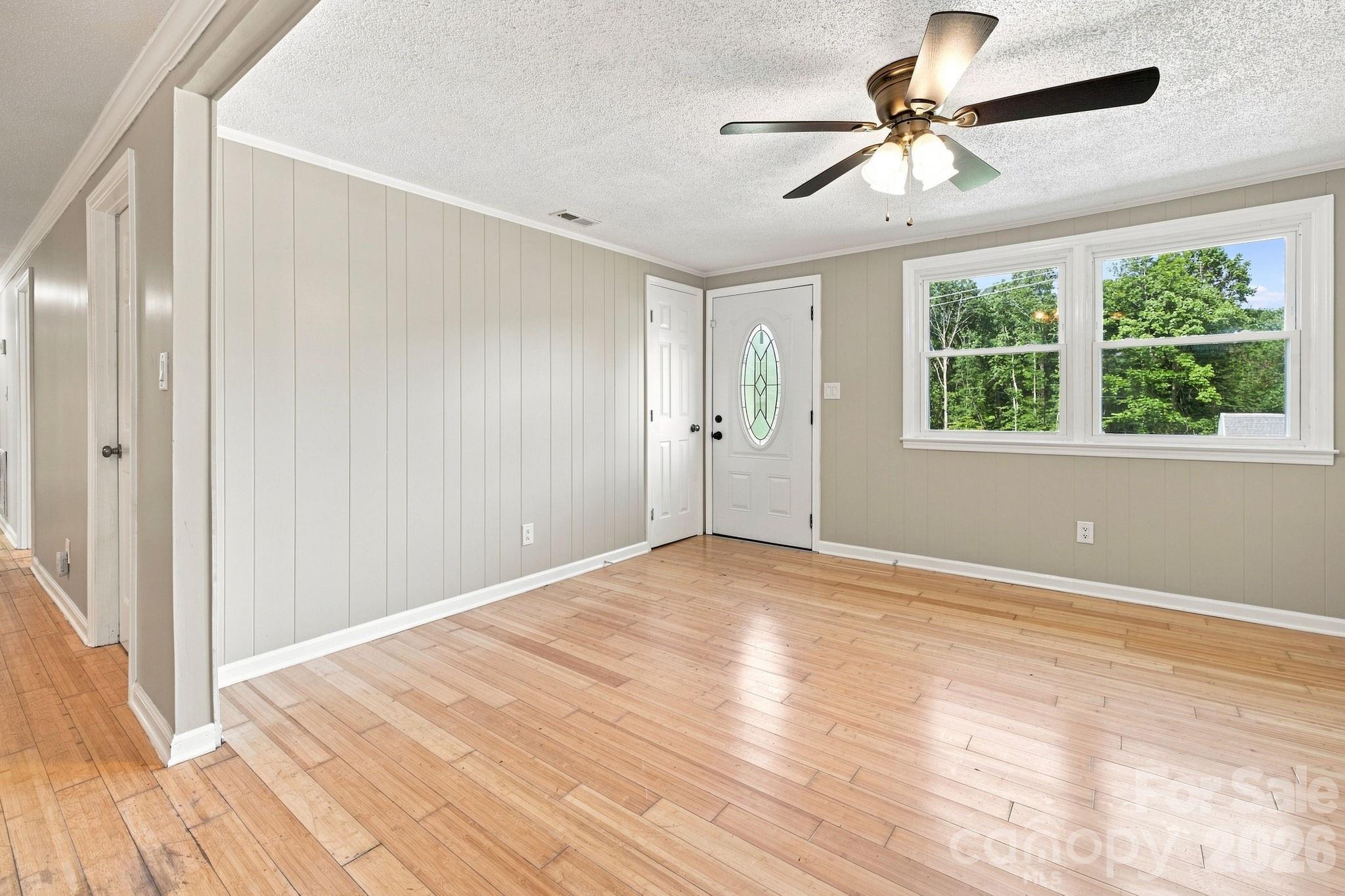 Living Room - 1021 S Caldwell Avenue, Newton