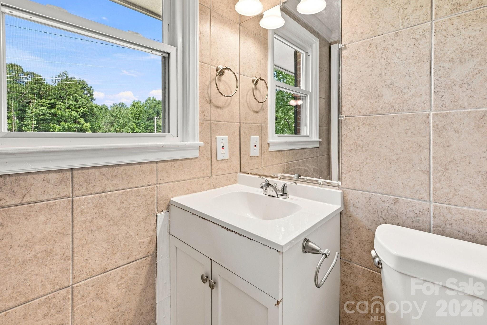 Half bath - 1021 S Caldwell Avenue, Newton