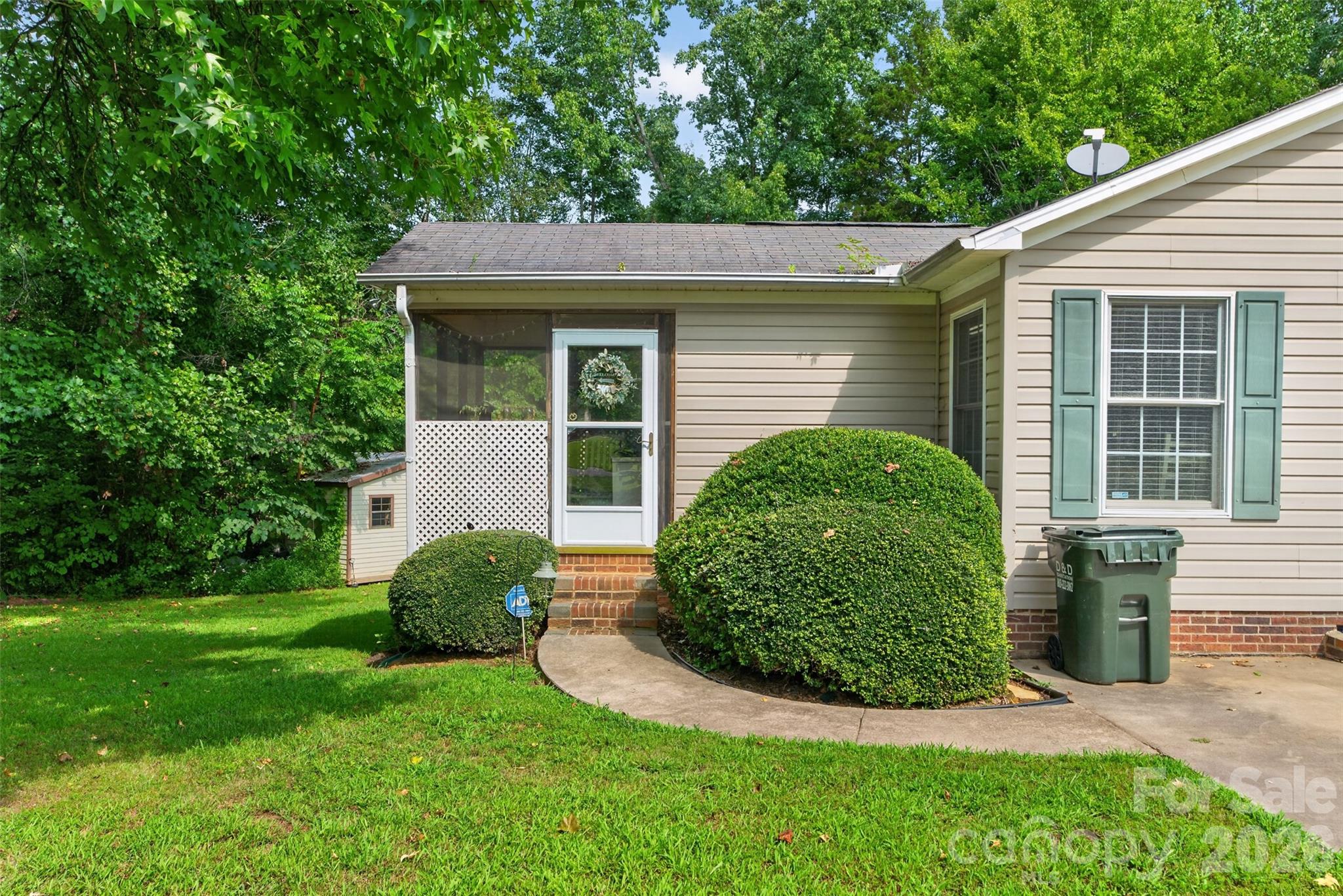 Single Family Residence at 1007 Field Swallow Way, Clover, photo 9 of 9