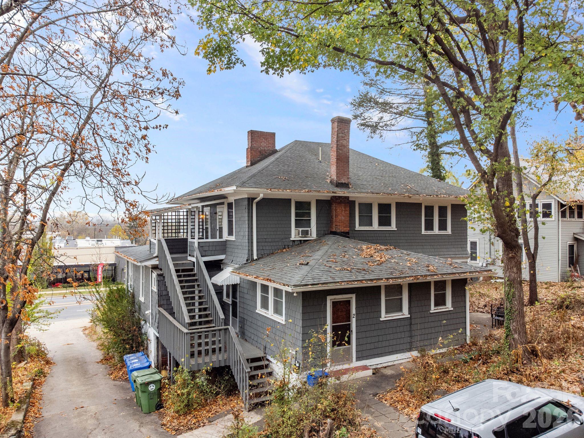 Apartment at 181 Merrimon Avenue, Asheville, photo 4 of 38