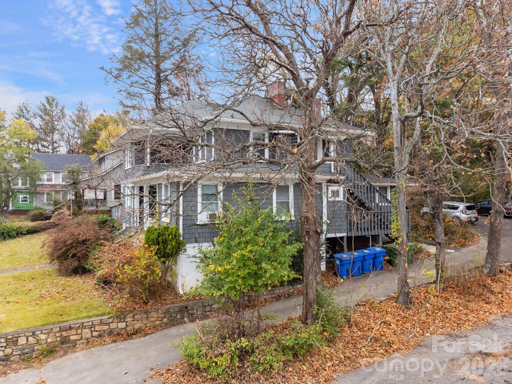 Apartment at 181 Merrimon Avenue, Asheville, photo 6 of 38