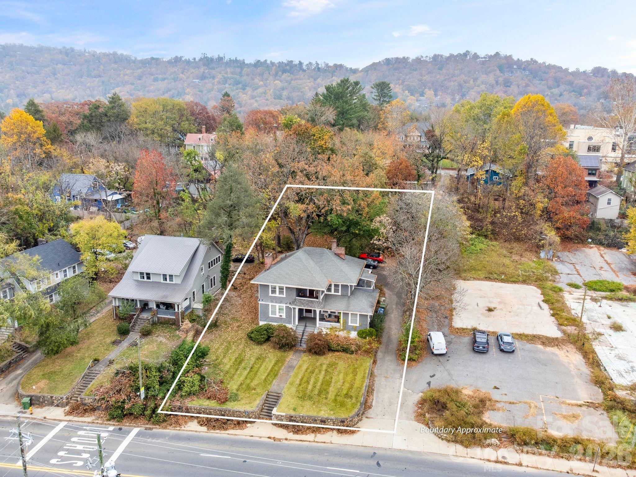 Apartment at 181 Merrimon Avenue, Asheville, photo 9 of 38