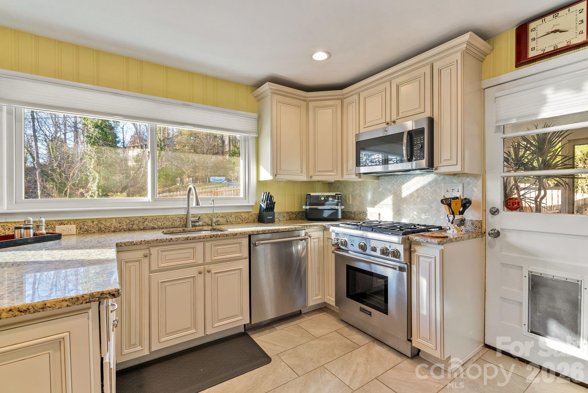 Single Family Residence at 2 Bevlyn Drive, Asheville, photo 27 of 93