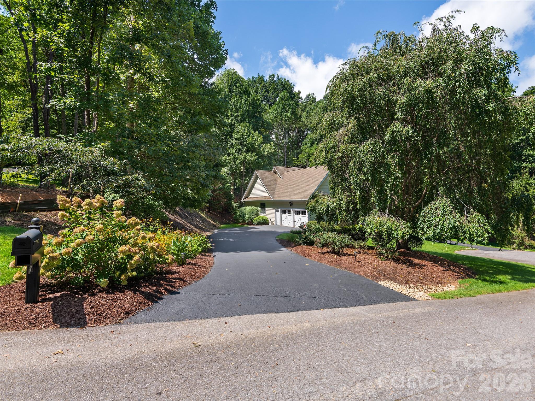 Single Family Residence at 314 Summerset Drive, Clyde, photo 2 of 43