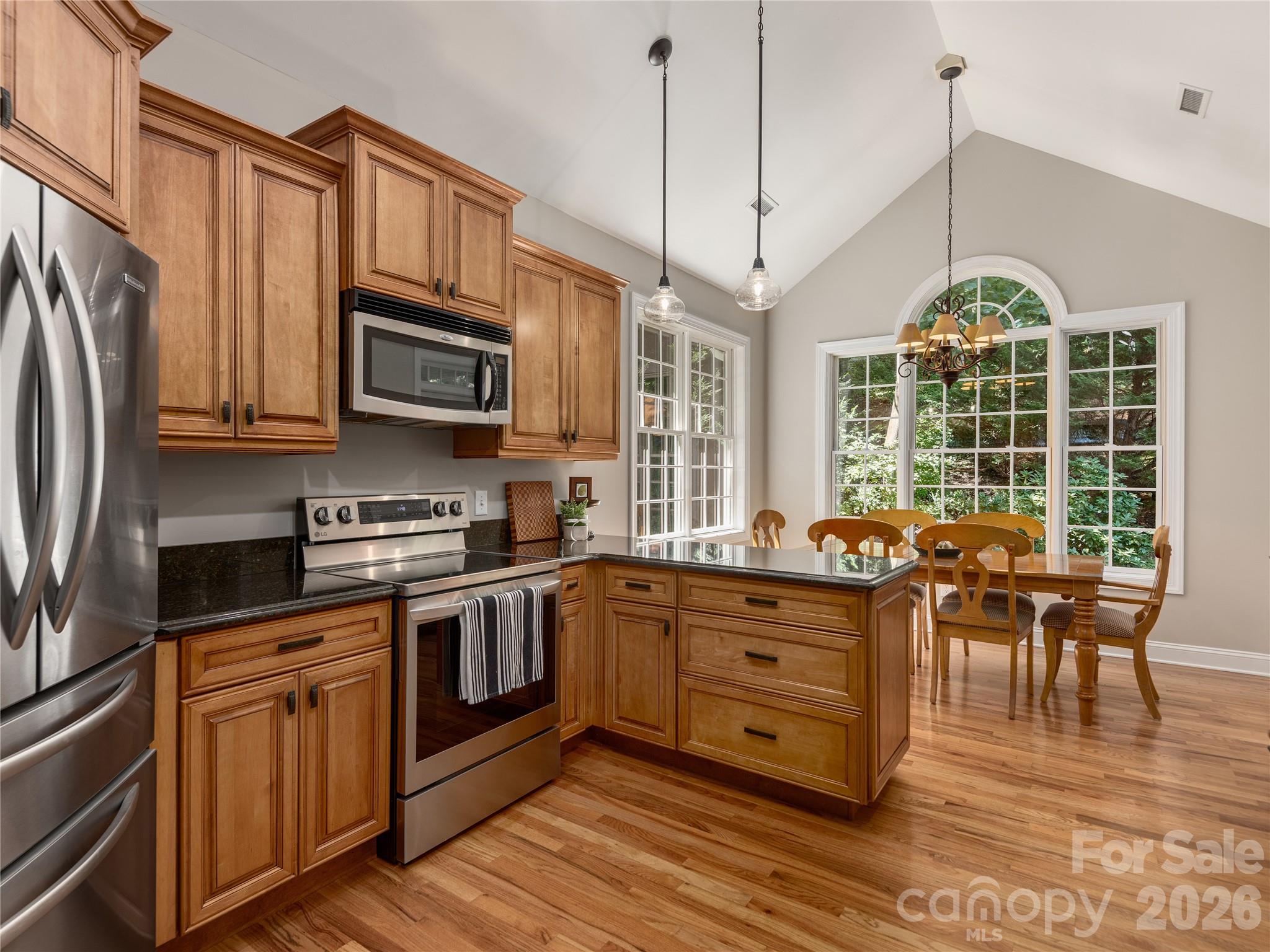 Single Family Residence at 314 Summerset Drive, Clyde, photo 11 of 43