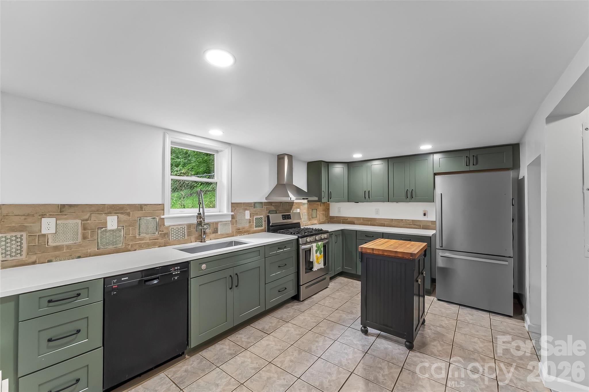 Single Family Residence at 141 Silversteen Drive, Brevard, photo 4 of 28