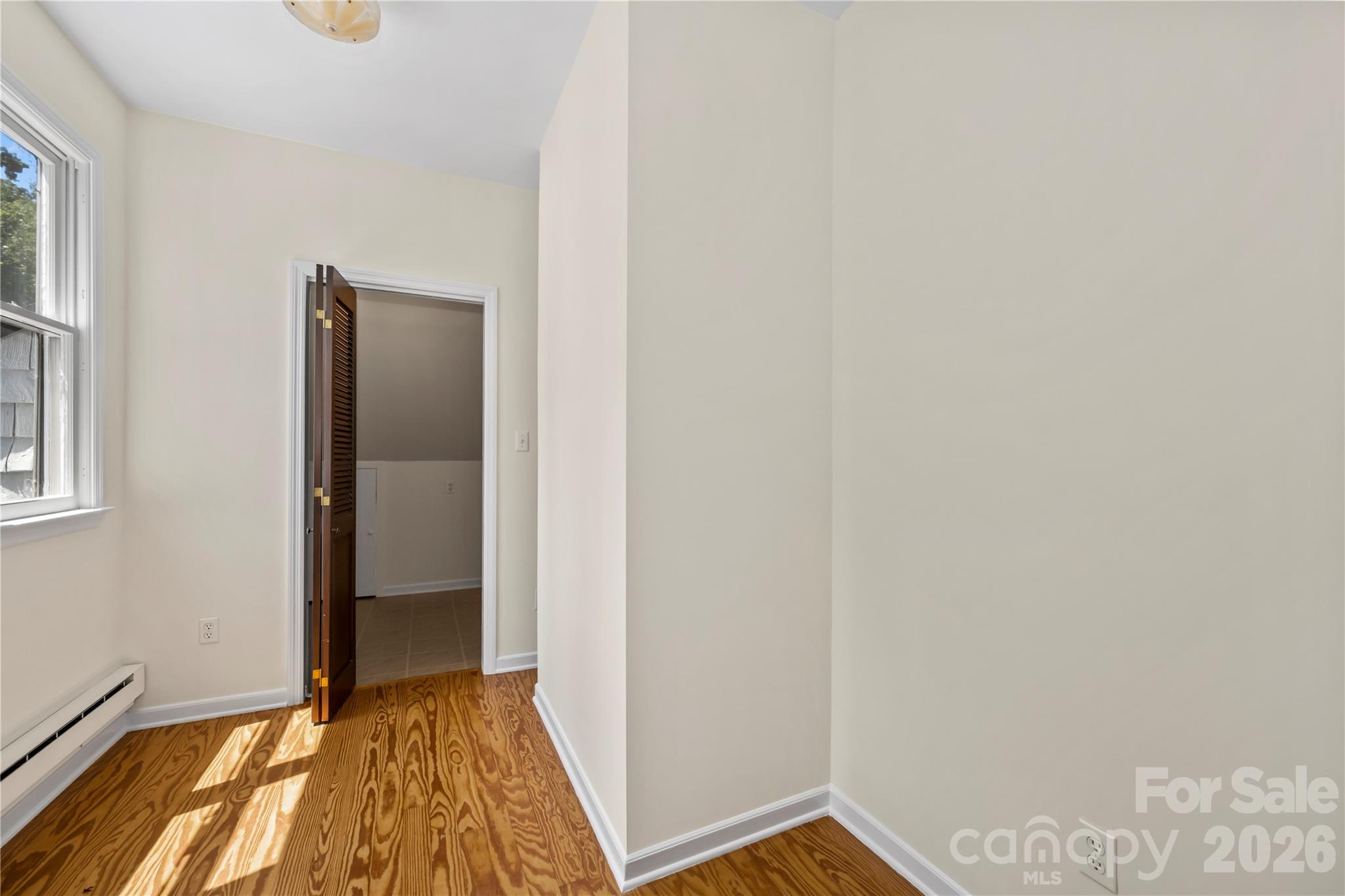 Dressing Area & Walk In Closet - Upper Floor - 103 Hyde Avenue, Tryon