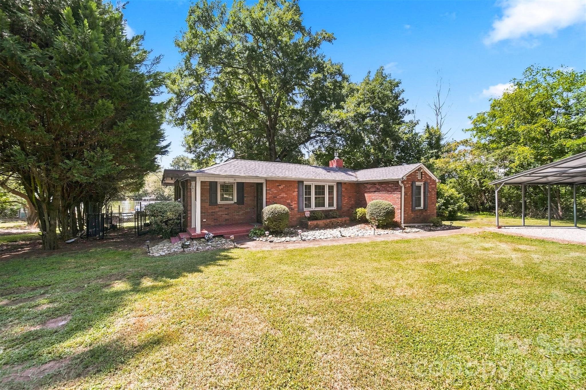 Single Family Residence at 35 Loudonya Lane, Hickory, photo 4 of 27
