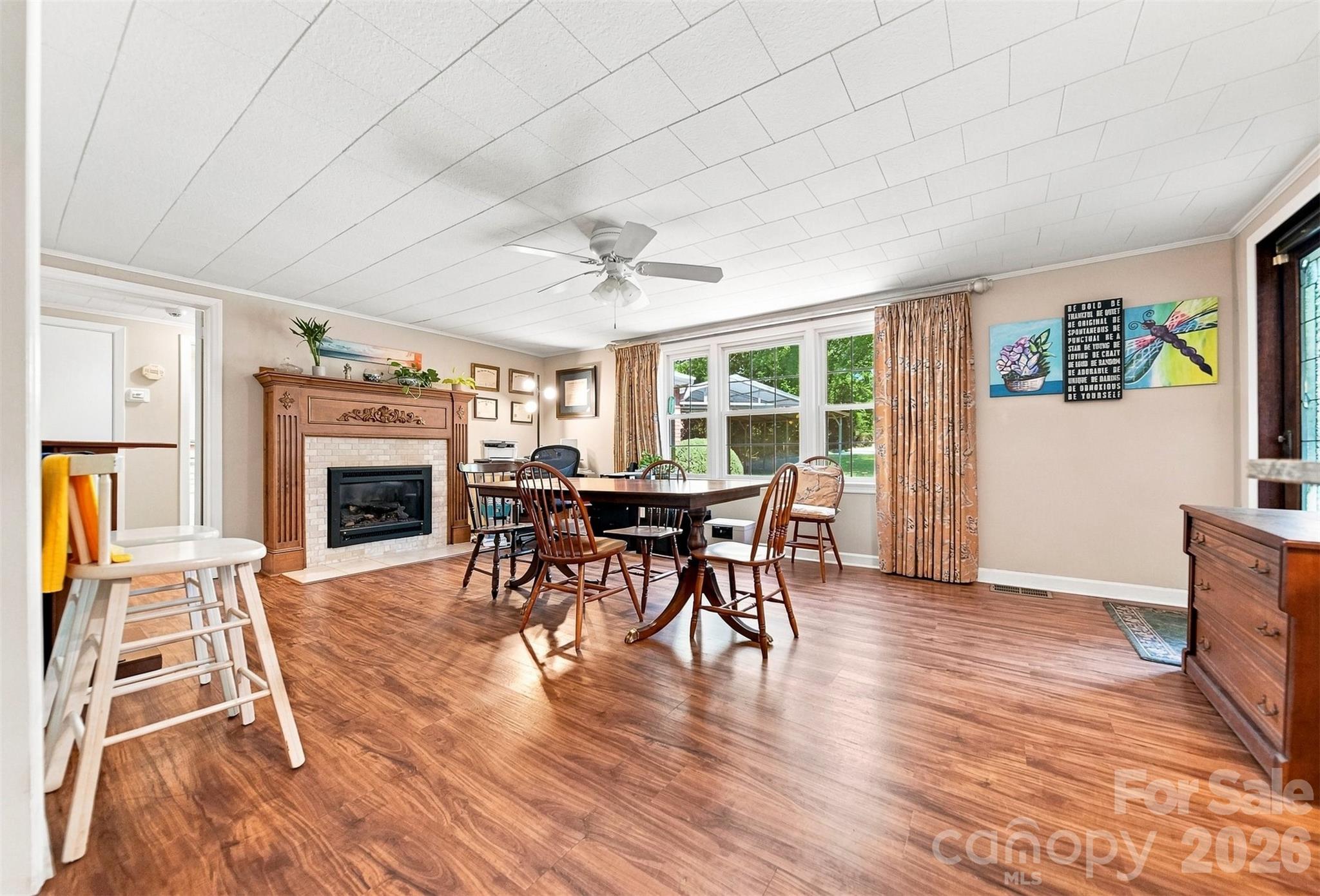 Single Family Residence at 35 Loudonya Lane, Hickory, photo 5 of 27