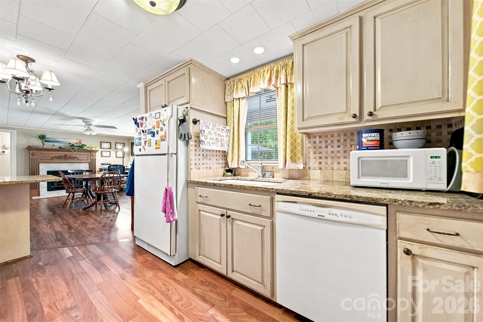 Single Family Residence at 35 Loudonya Lane, Hickory, photo 8 of 27