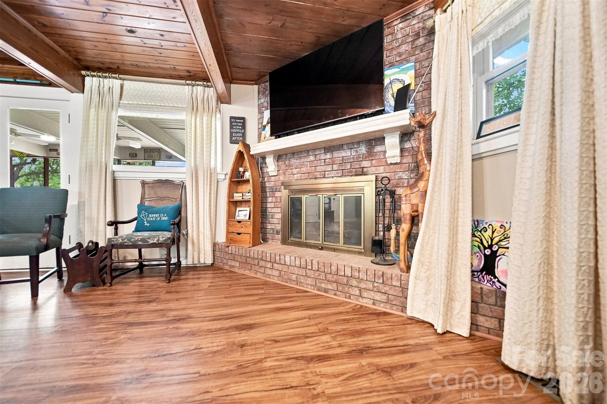 Single Family Residence at 35 Loudonya Lane, Hickory, photo 9 of 27