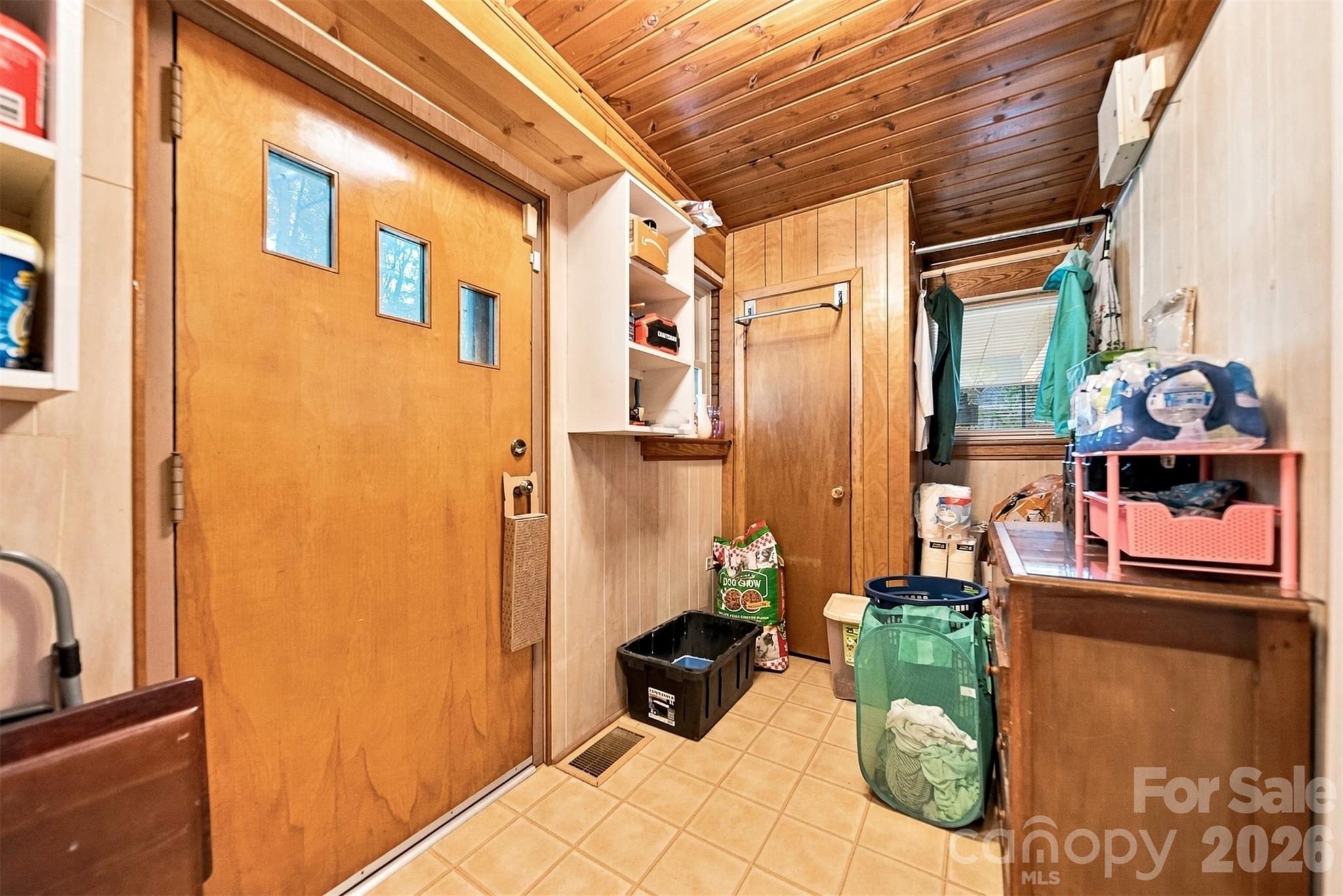 Single Family Residence at 35 Loudonya Lane, Hickory, photo 16 of 27