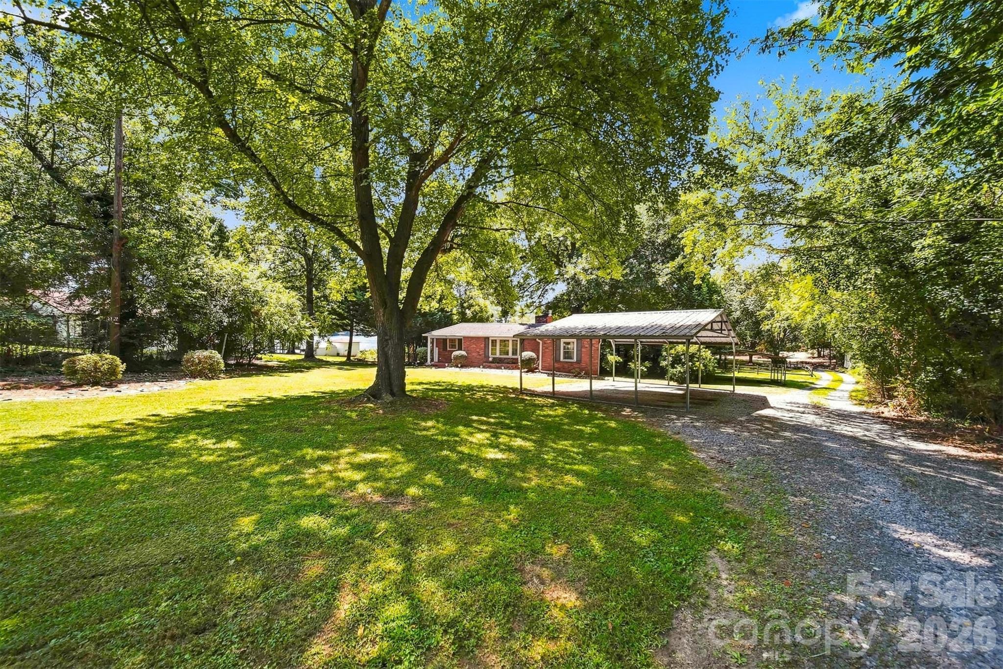 Single Family Residence at 35 Loudonya Lane, Hickory, photo 20 of 27