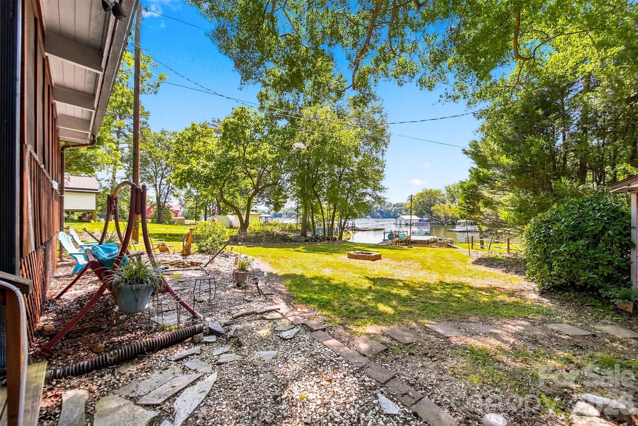 Single Family Residence at 35 Loudonya Lane, Hickory, photo 23 of 27