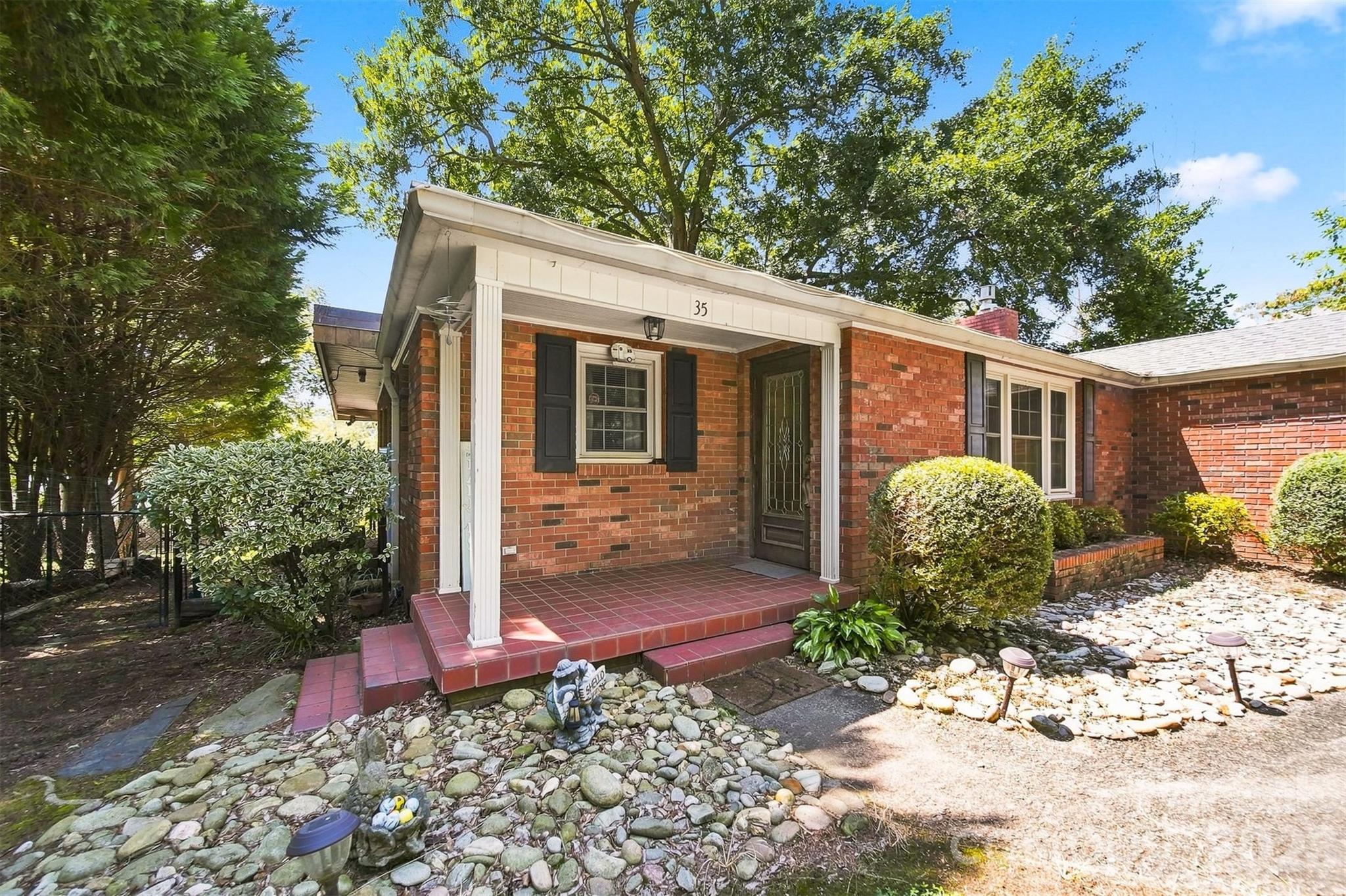 Single Family Residence at 35 Loudonya Lane, Hickory, photo 26 of 27
