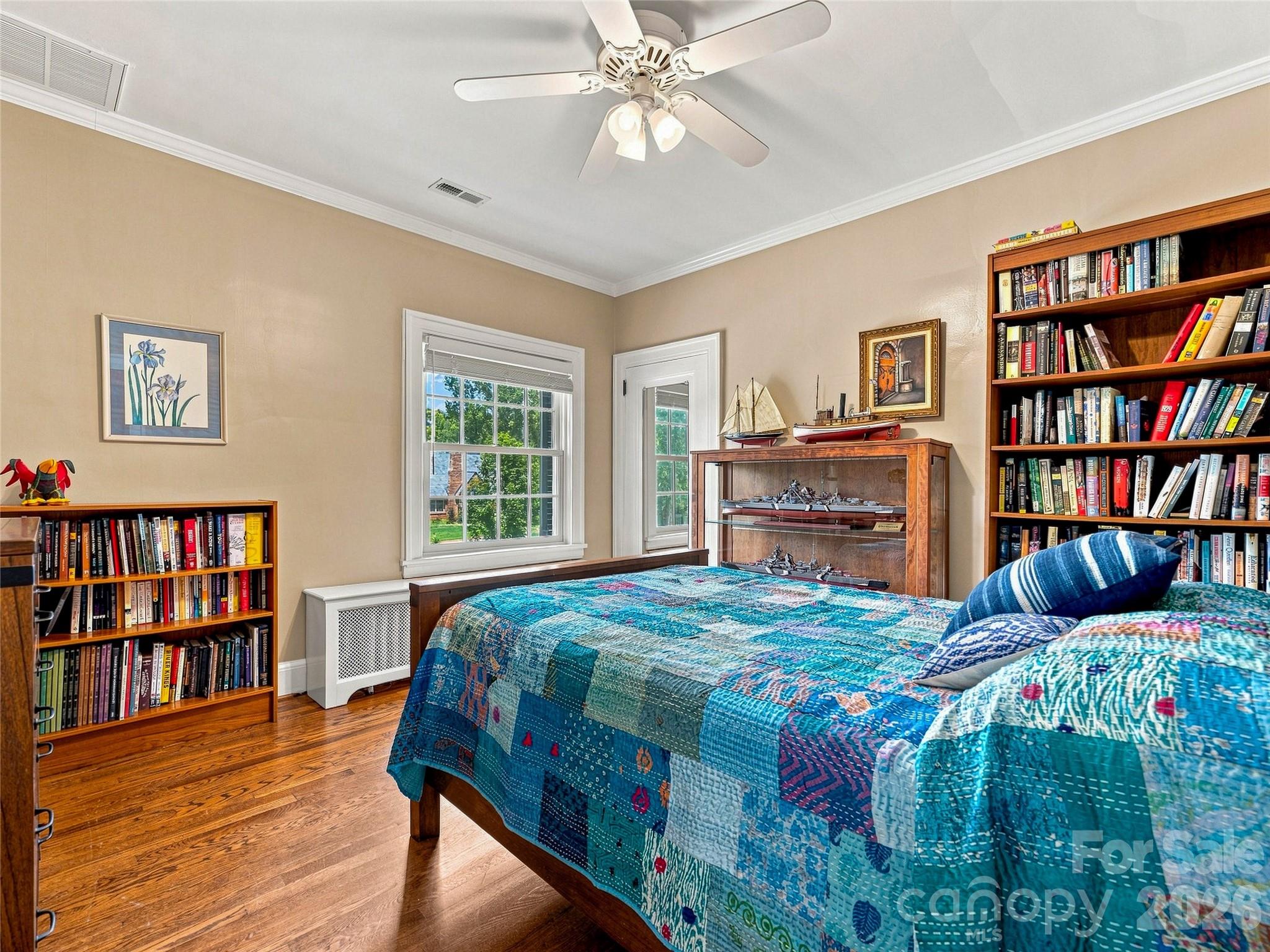 Large 2nd bedroom with walk-in closet - 14 Griffing Boulevard, Asheville