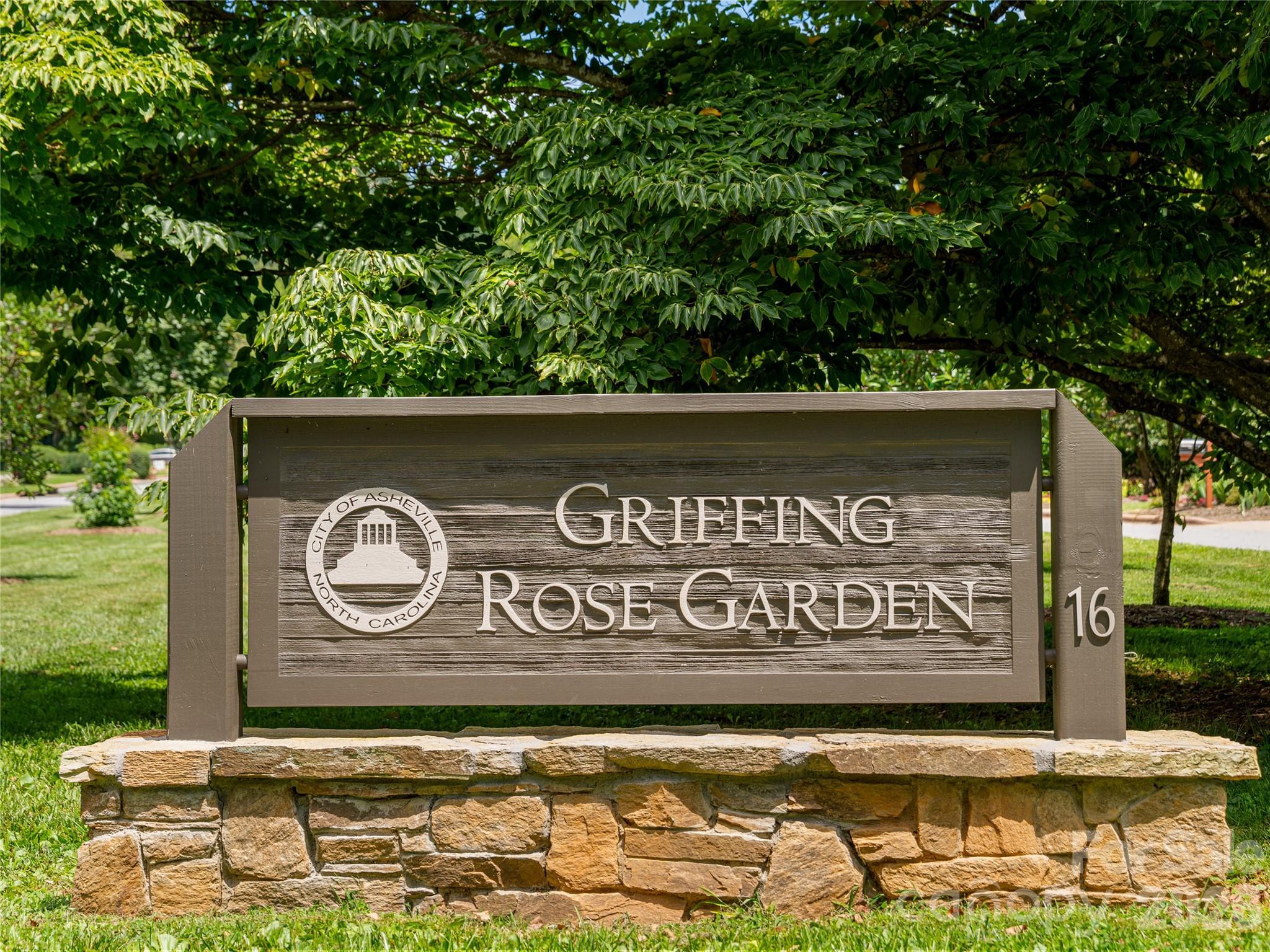 The famous Rose Garden right outside your front door! - 14 Griffing Boulevard, Asheville