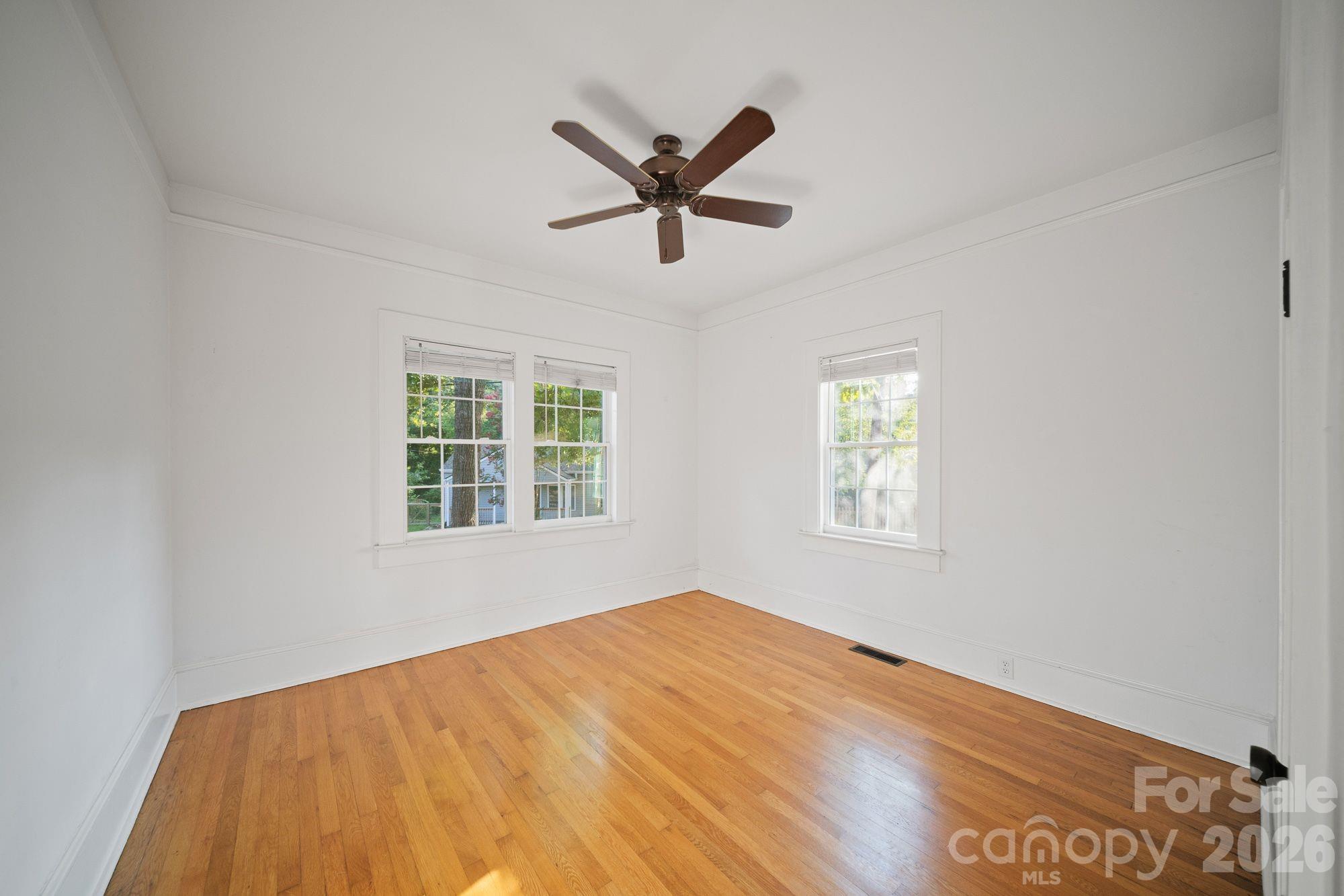 Single Family Residence at 124 State Street, Asheville, photo 10 of 28