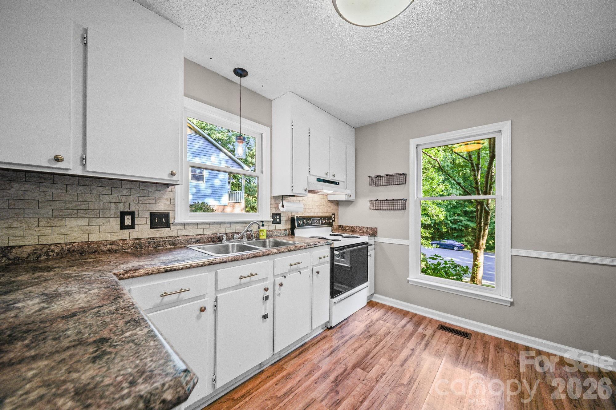Single Family Residence at 821 Deer Path Place, Mooresville, photo 12 of 35