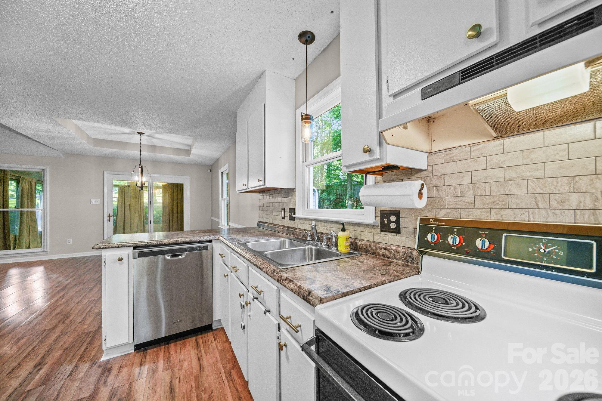 Single Family Residence at 821 Deer Path Place, Mooresville, photo 14 of 35