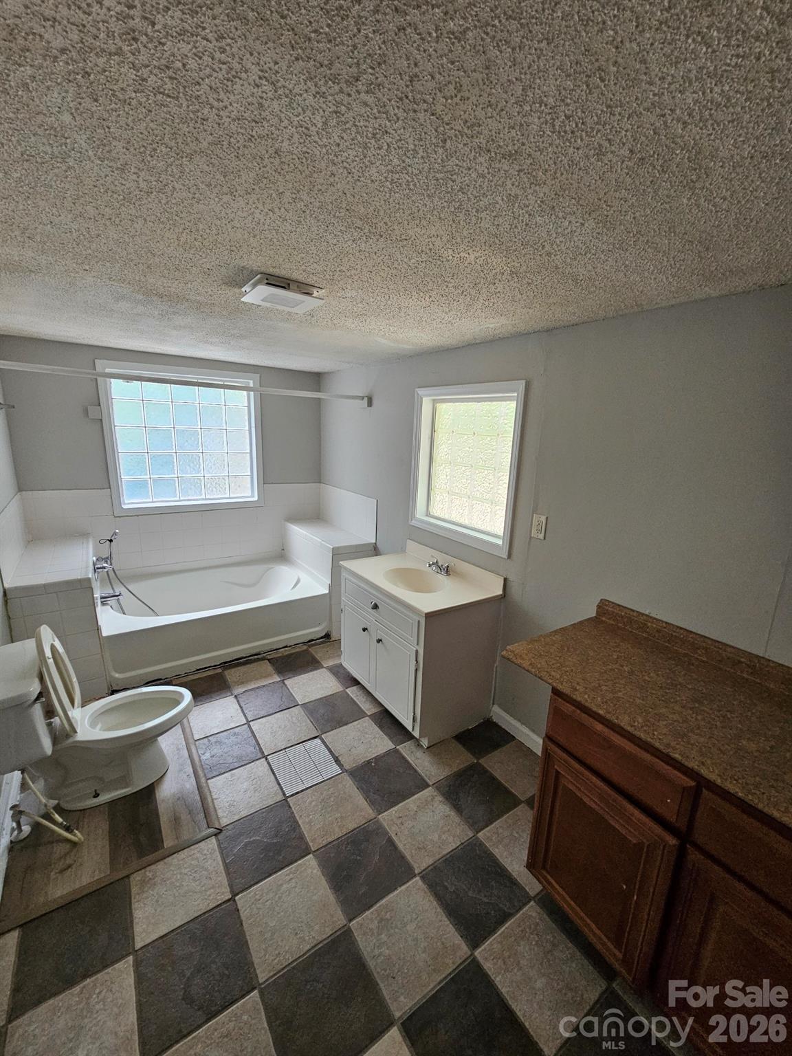 Single Family Residence at 152 Winecoff Avenue NW, Concord, photo 7 of 10