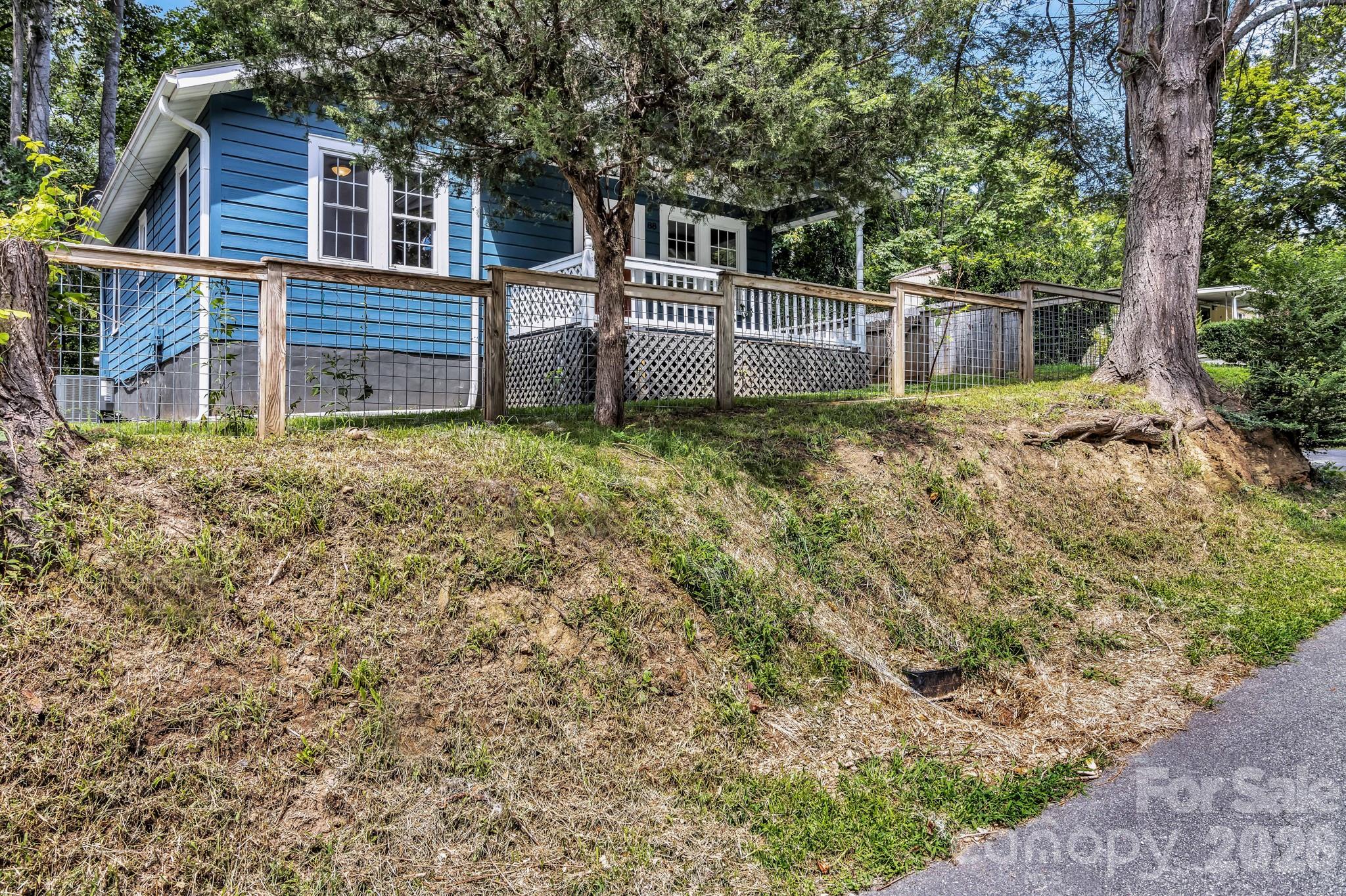 Single Family Residence at 88 Brooklyn Road, Asheville, photo 4 of 40