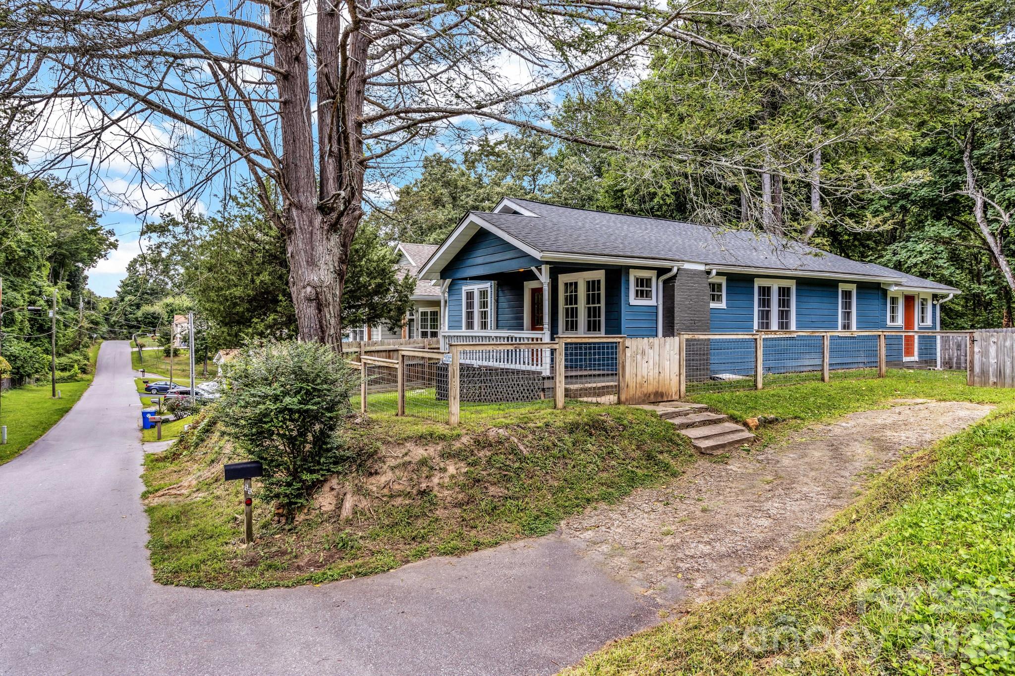 Single Family Residence at 88 Brooklyn Road, Asheville, photo 10 of 40