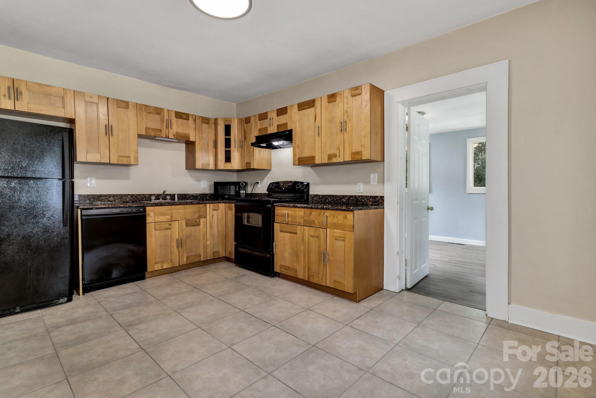 Single Family Residence at 88 Brooklyn Road, Asheville, photo 11 of 40