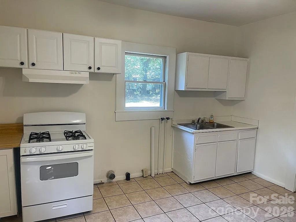 Single Family Residence at 72 Spencer Avenue, Mooresville, photo 3 of 12