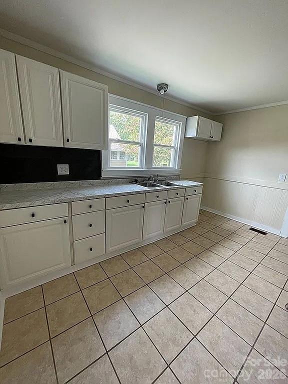 Single Family Residence at 23 Selma Drive, Mooresville, photo 12 of 29