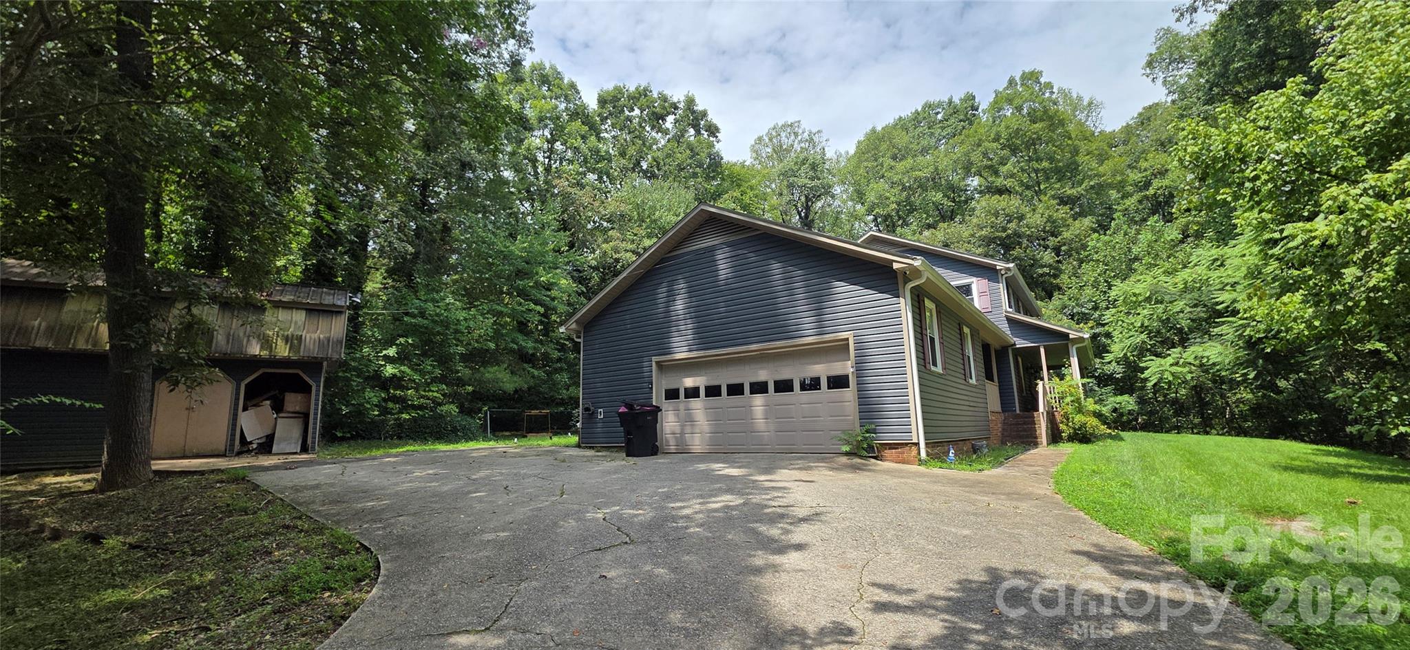 Single Family Residence at 8979 Twin Lake Drive, Kernersville, photo 3 of 31
