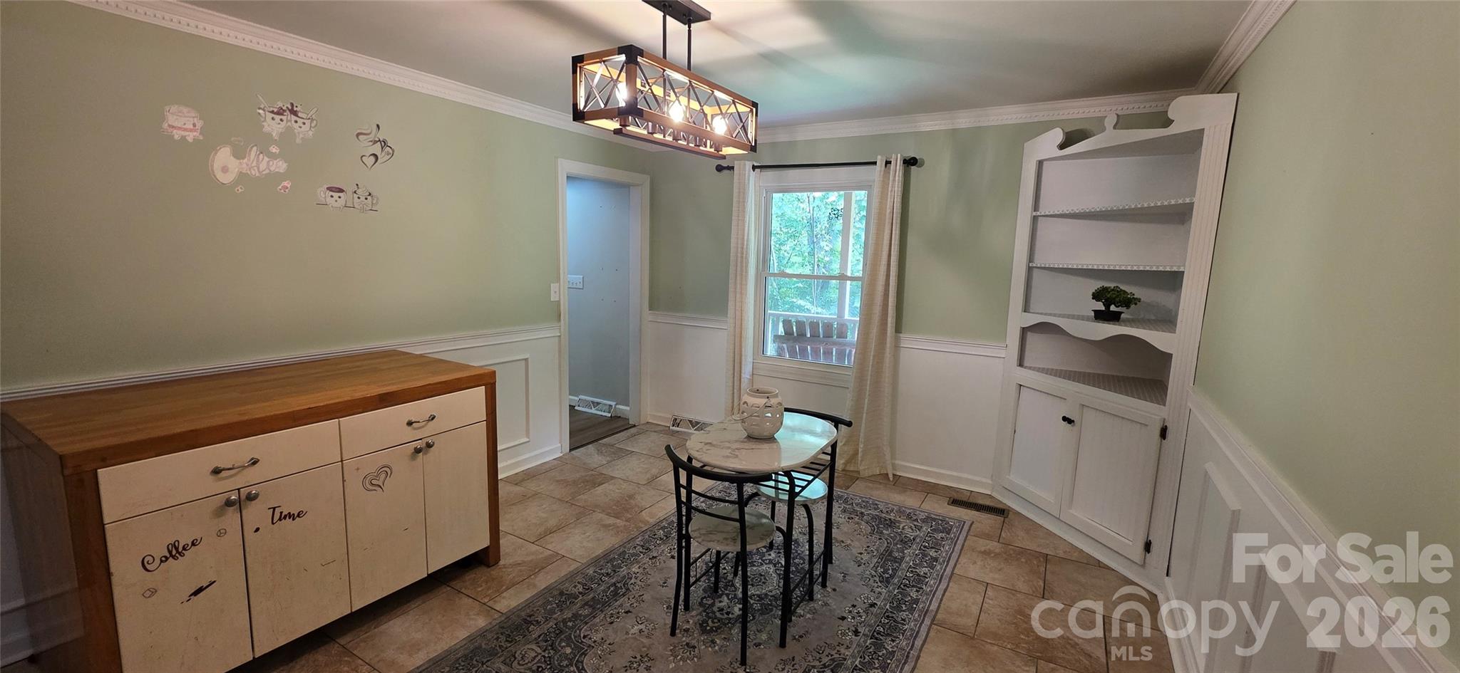 Single Family Residence at 8979 Twin Lake Drive, Kernersville, photo 10 of 31