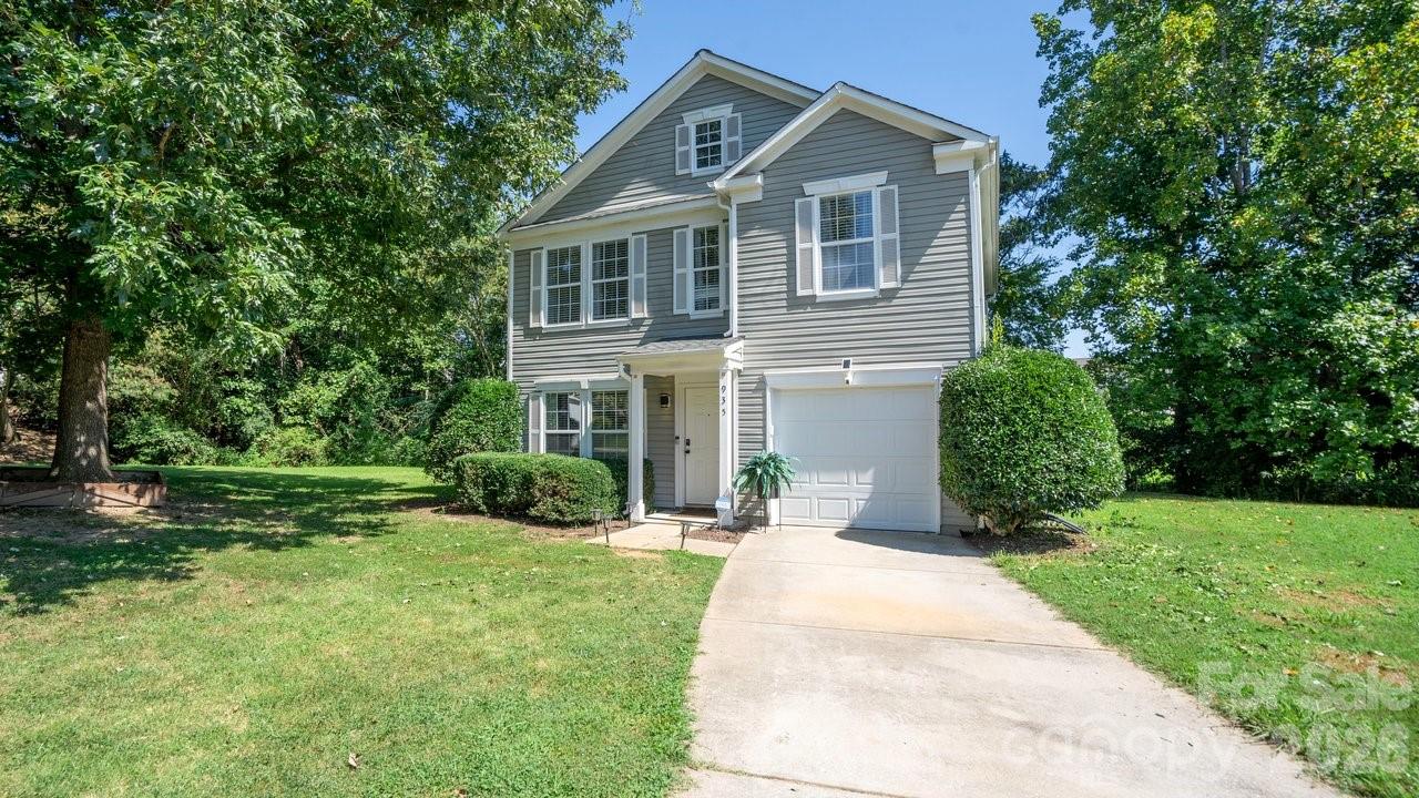 Single Family Residence at 935 Torsion Lane, Clover, photo 2 of 31