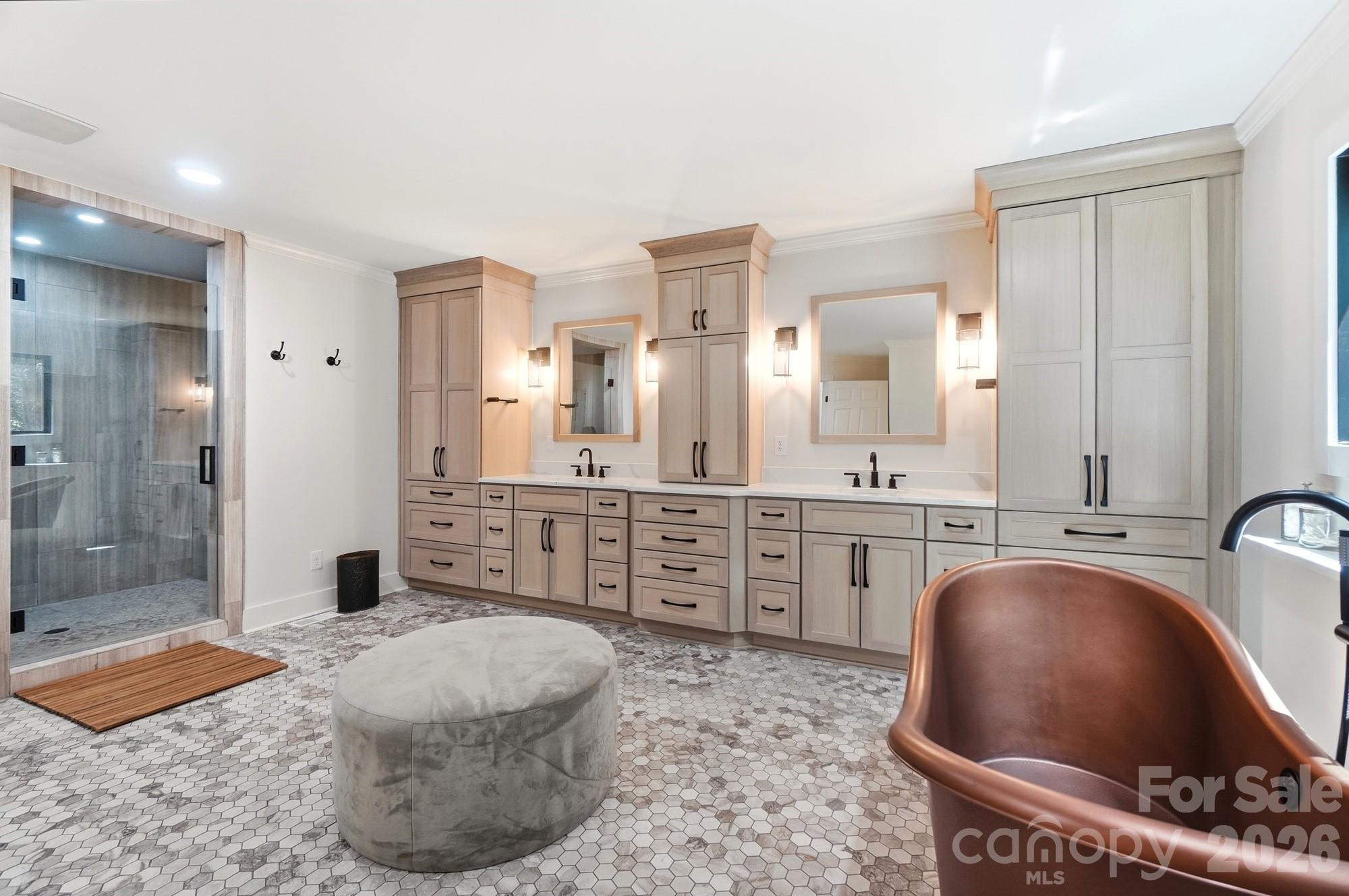 Huge walk-in shower - 9265 Belle Pines Court, Sherrills Ford