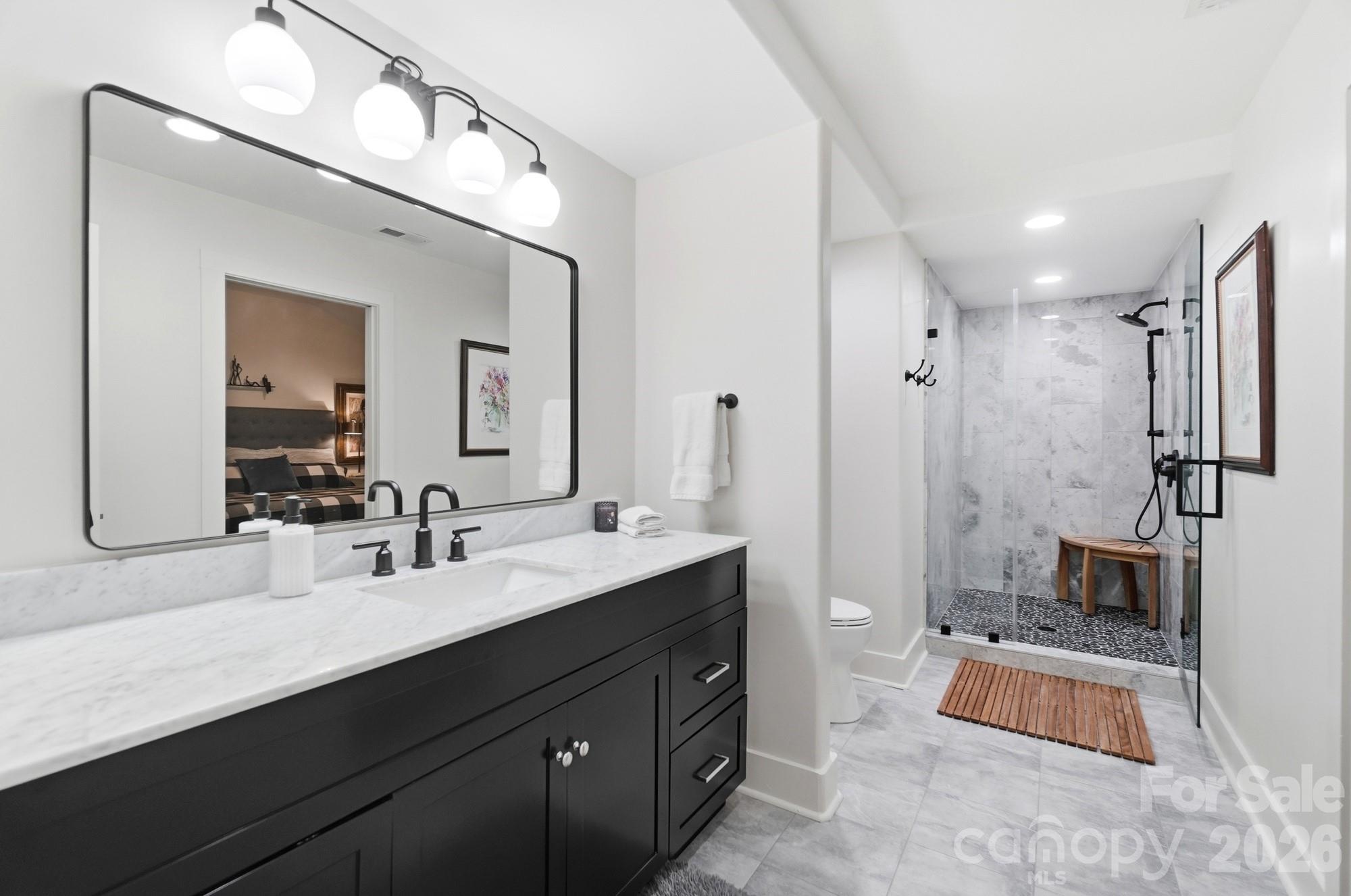 One of two full baths on second level - 9265 Belle Pines Court, Sherrills Ford