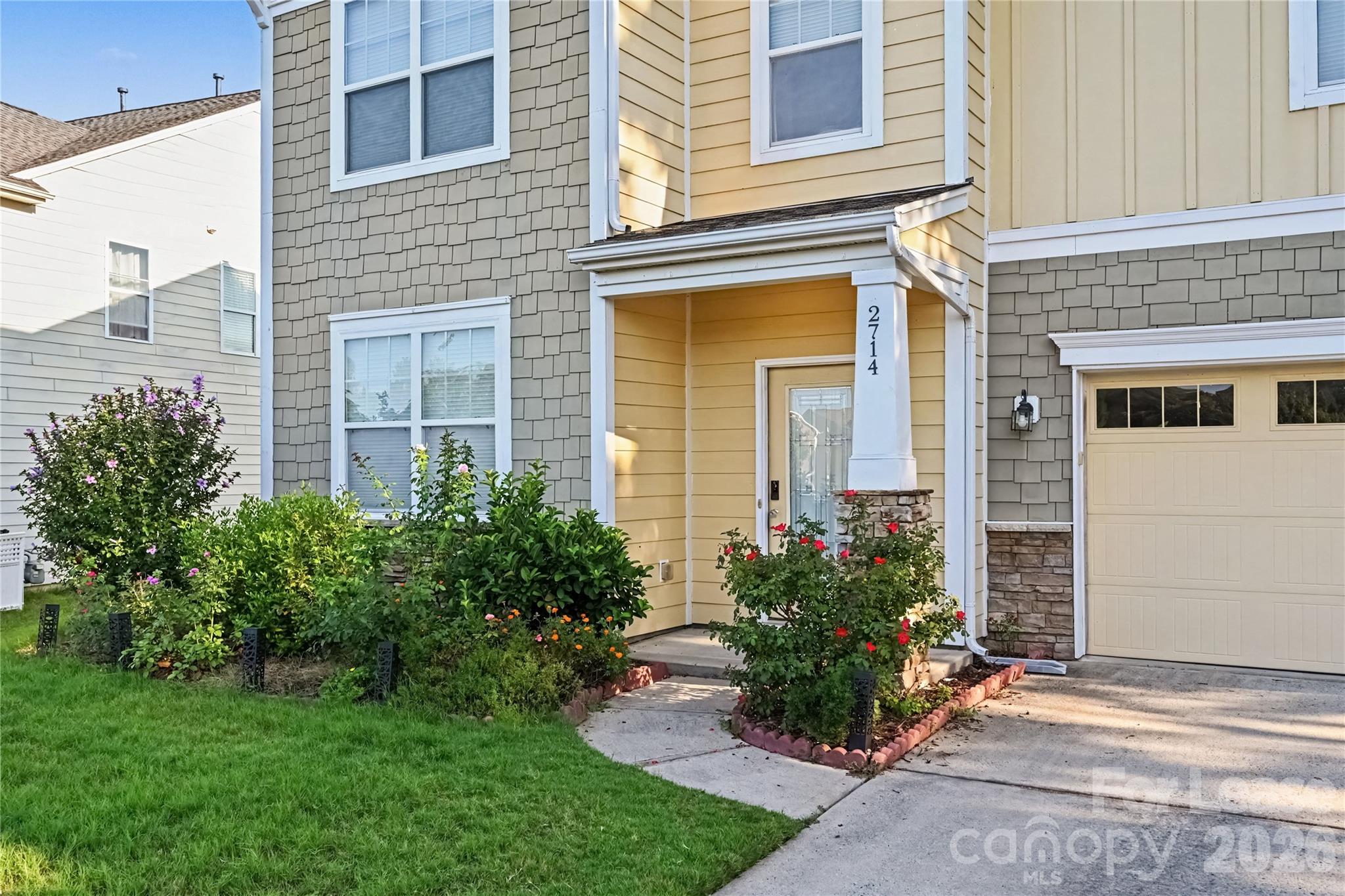 Single Family Residence at 2714 Aldergrove Road, Matthews, photo 5 of 31