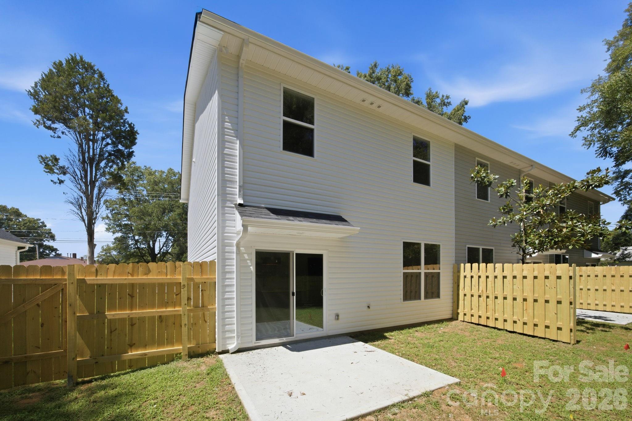 Townhouse at 325 Lincoln Street SW, Concord, photo 7 of 36