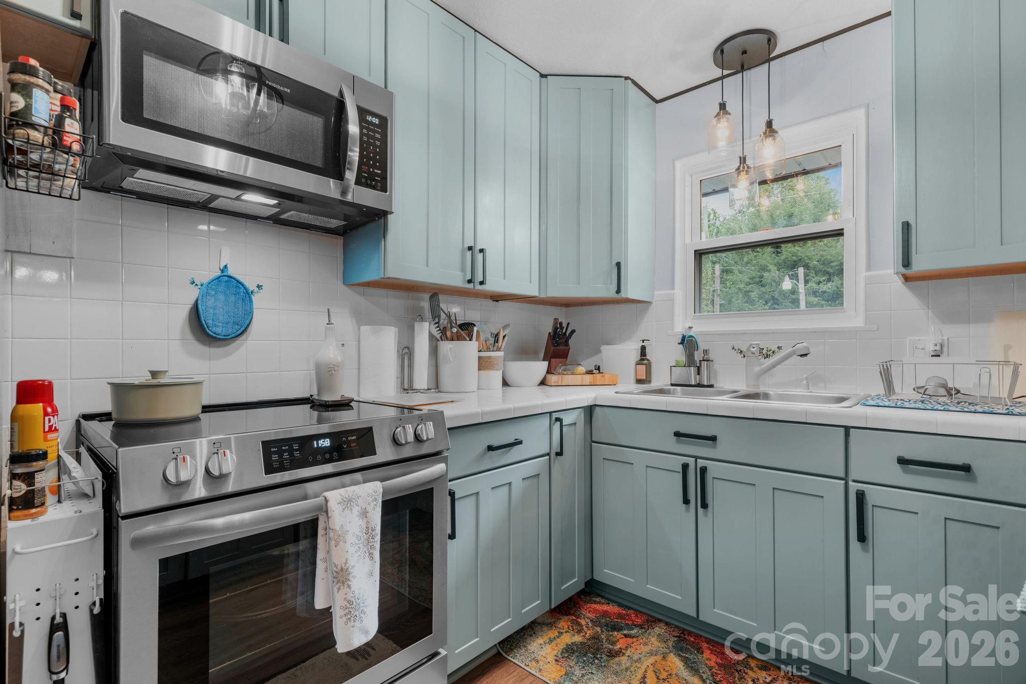 Condominium at 263 Fairway Lane, Spruce Pine, photo 8 of 38
