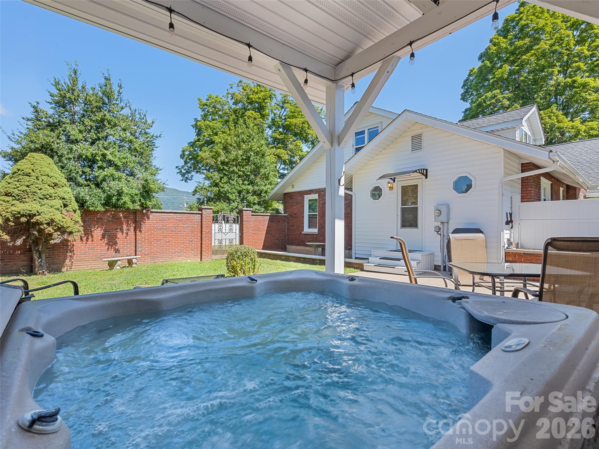 Private hot tub - 50 Epsom Street, Waynesville