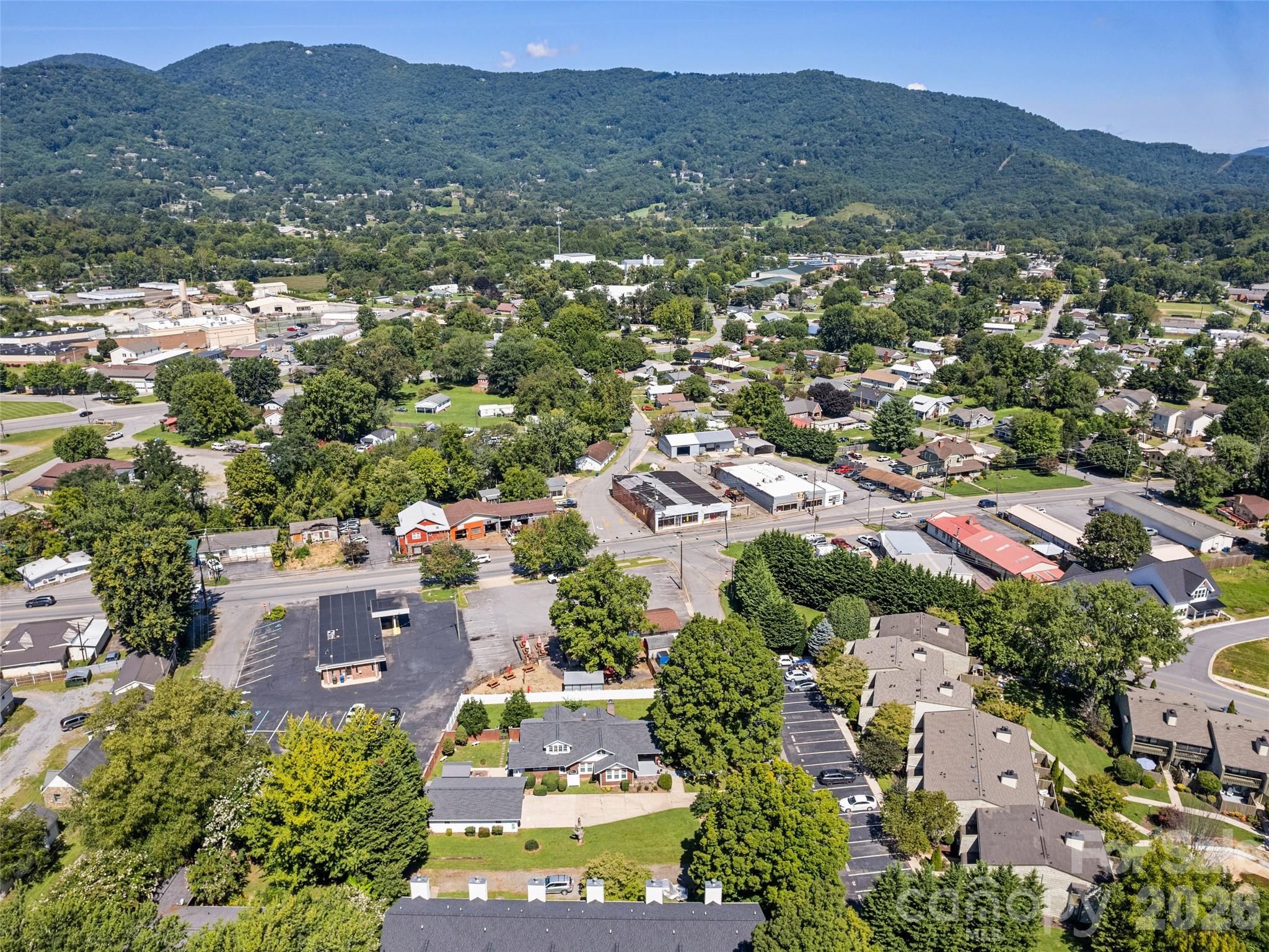 Close to shopping and dining - 50 Epsom Street, Waynesville