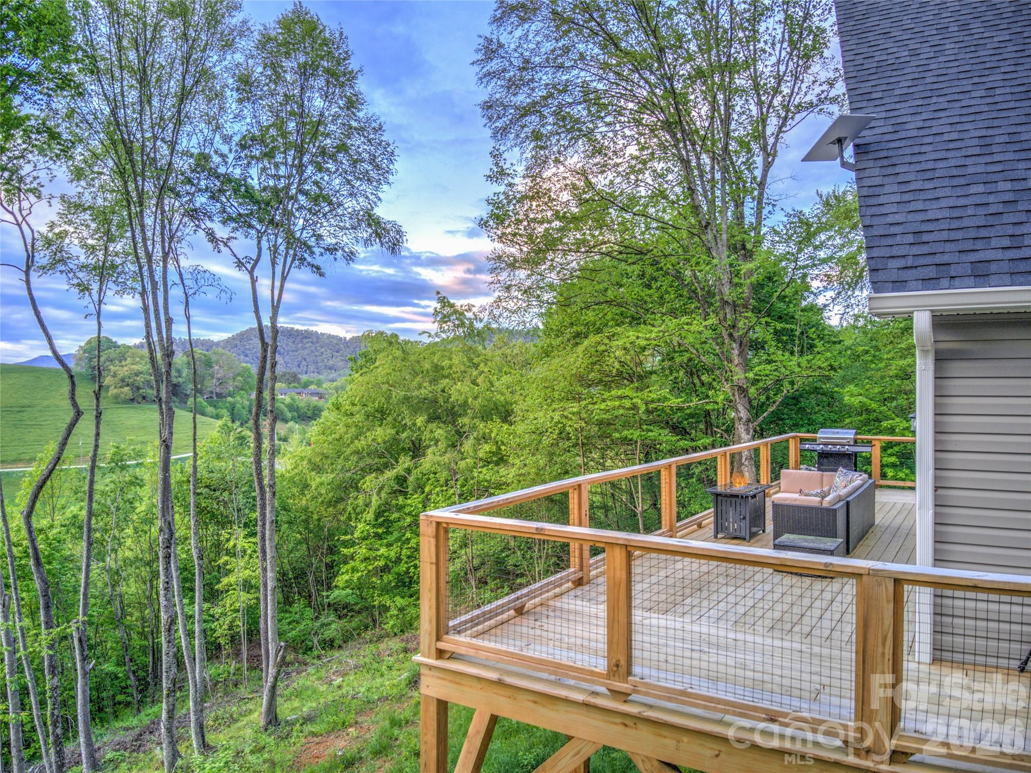 Deck + views - 145 Banjo Lane, Waynesville