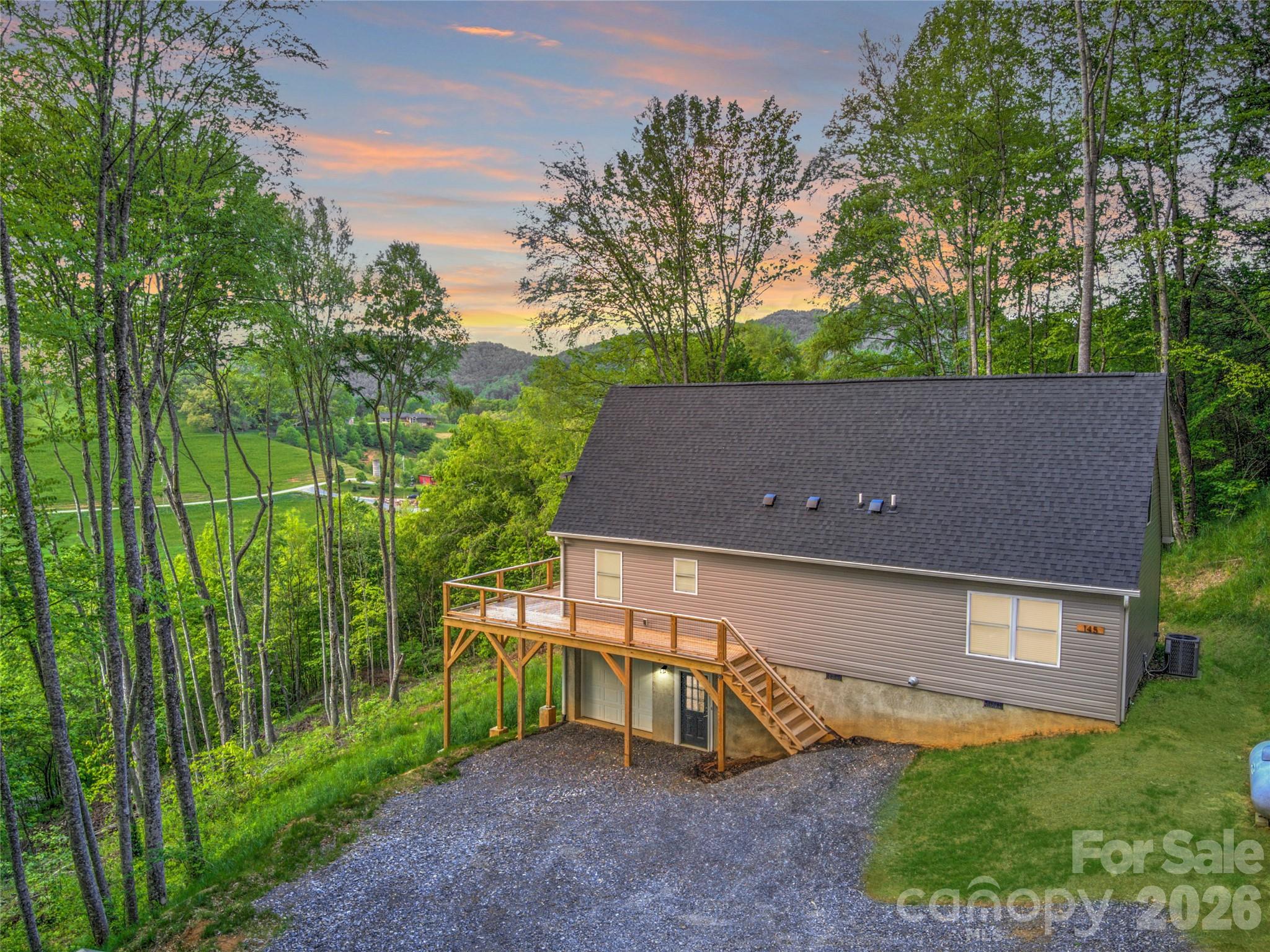 Deck + views - 145 Banjo Lane, Waynesville