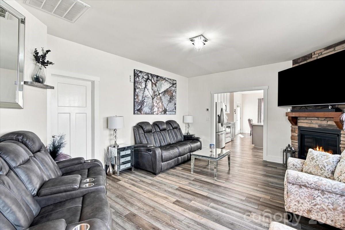Single Family Residence at 15 Hyde Park Place, Arden, photo 9 of 34